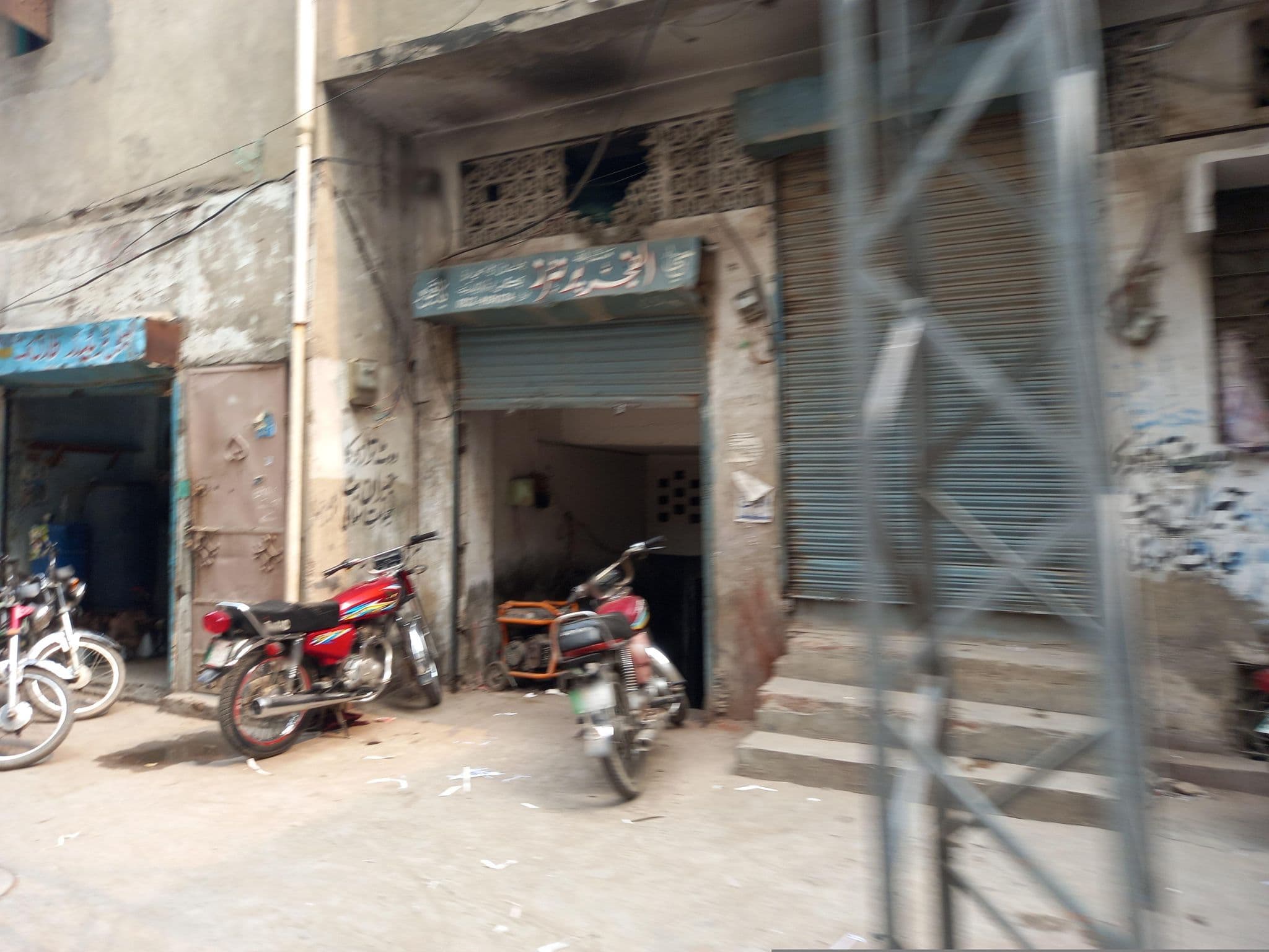 Street view near KM BOYS & GIRLS HOSTEL, Lahore — © hamzajutt (CC BY-SA · Mapillary)