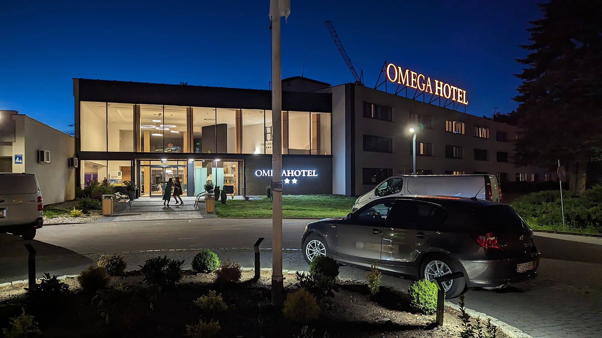 Omega Hotel (via Wikimedia Commons, CC BY 4.0)