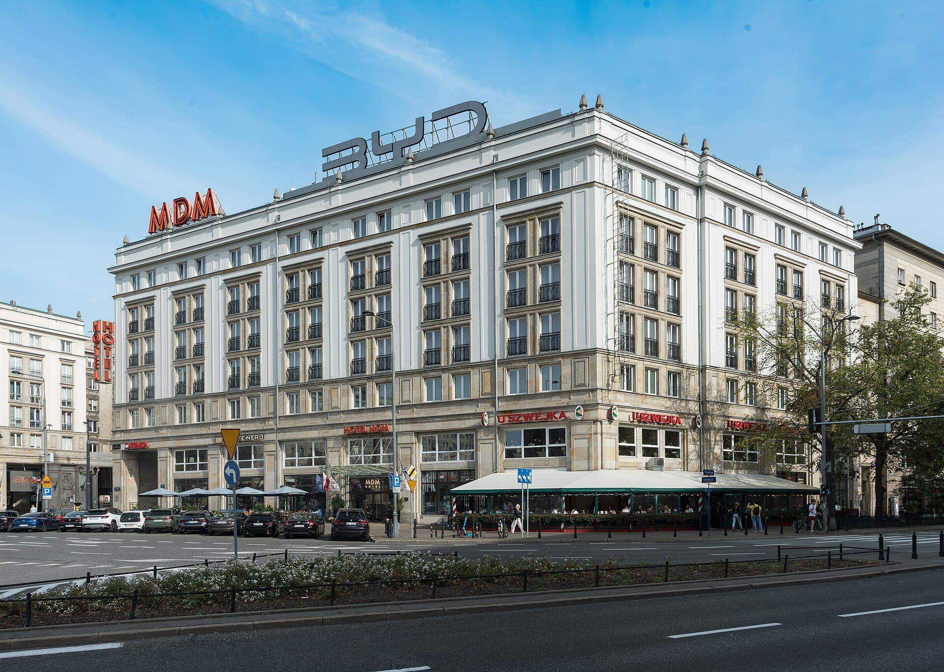 Hotel MDM (via Wikimedia Commons, CC BY 3.0 pl)