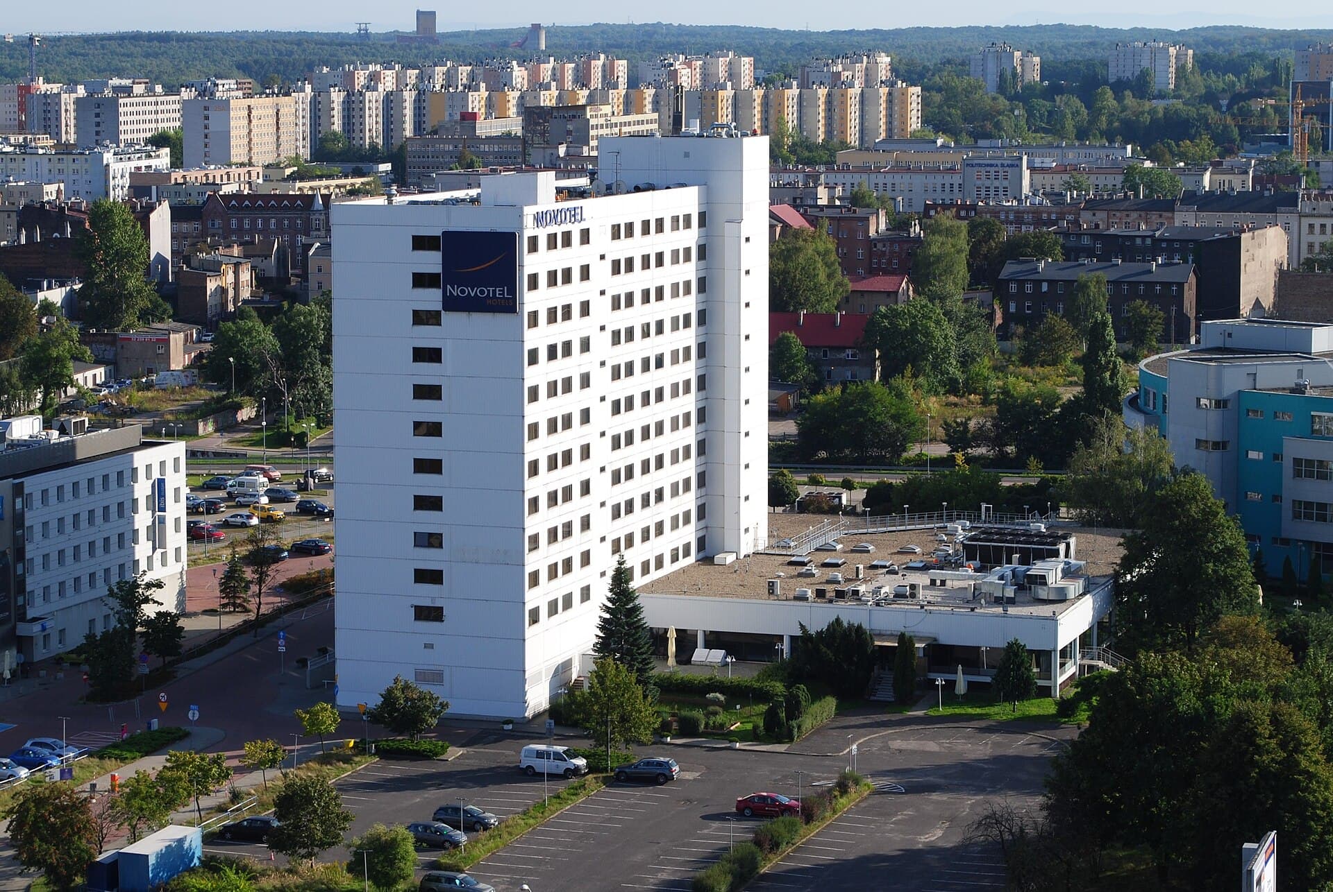 Novotel Katowice Centrum (via Wikimedia Commons, CC BY-SA 4.0)