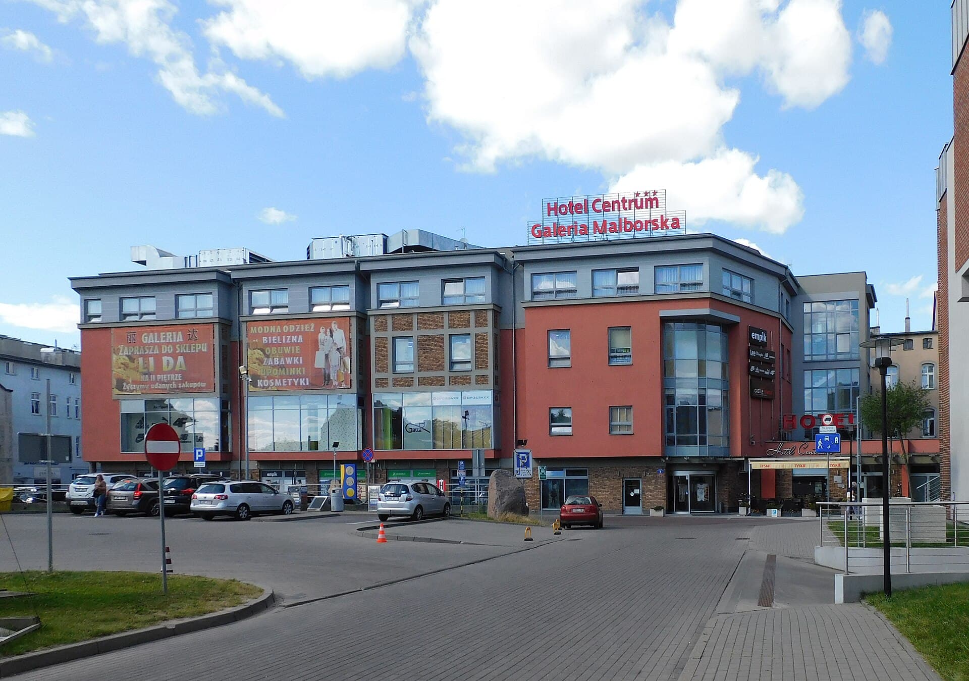 HOTEL CENTRUM MALBORK (via Wikimedia Commons, CC BY-SA 4.0)