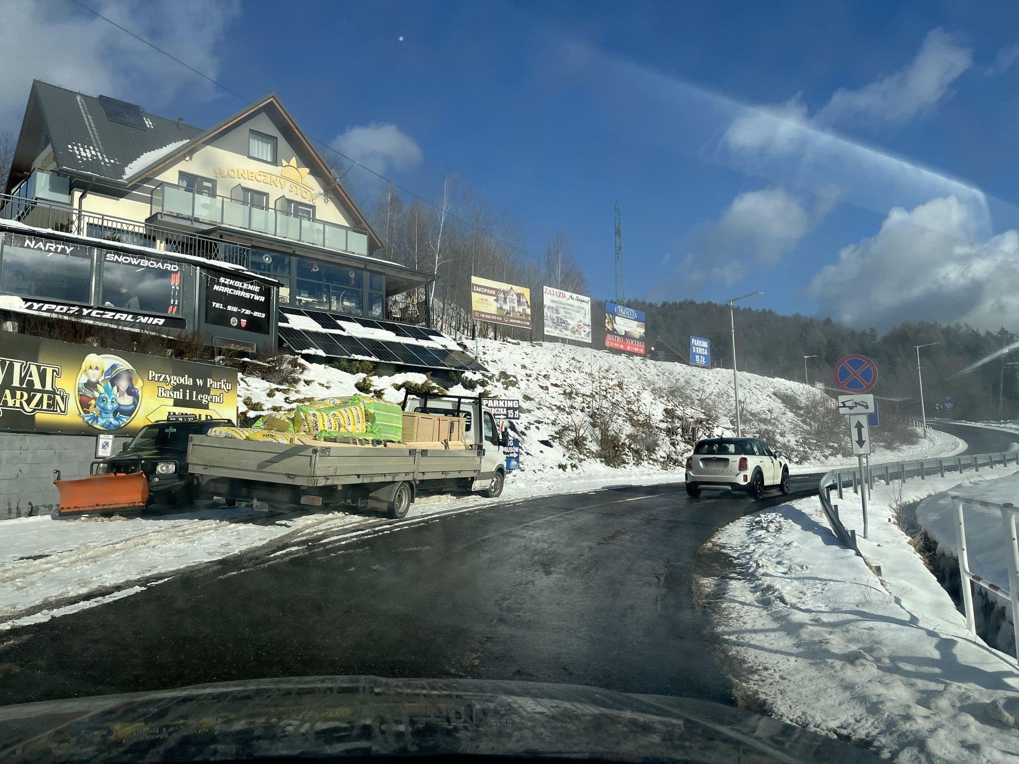 Street view near Słoneczny Stok, Międzybrodzie Bialskie — © Tymoteusz_ (CC BY-SA · Mapillary)