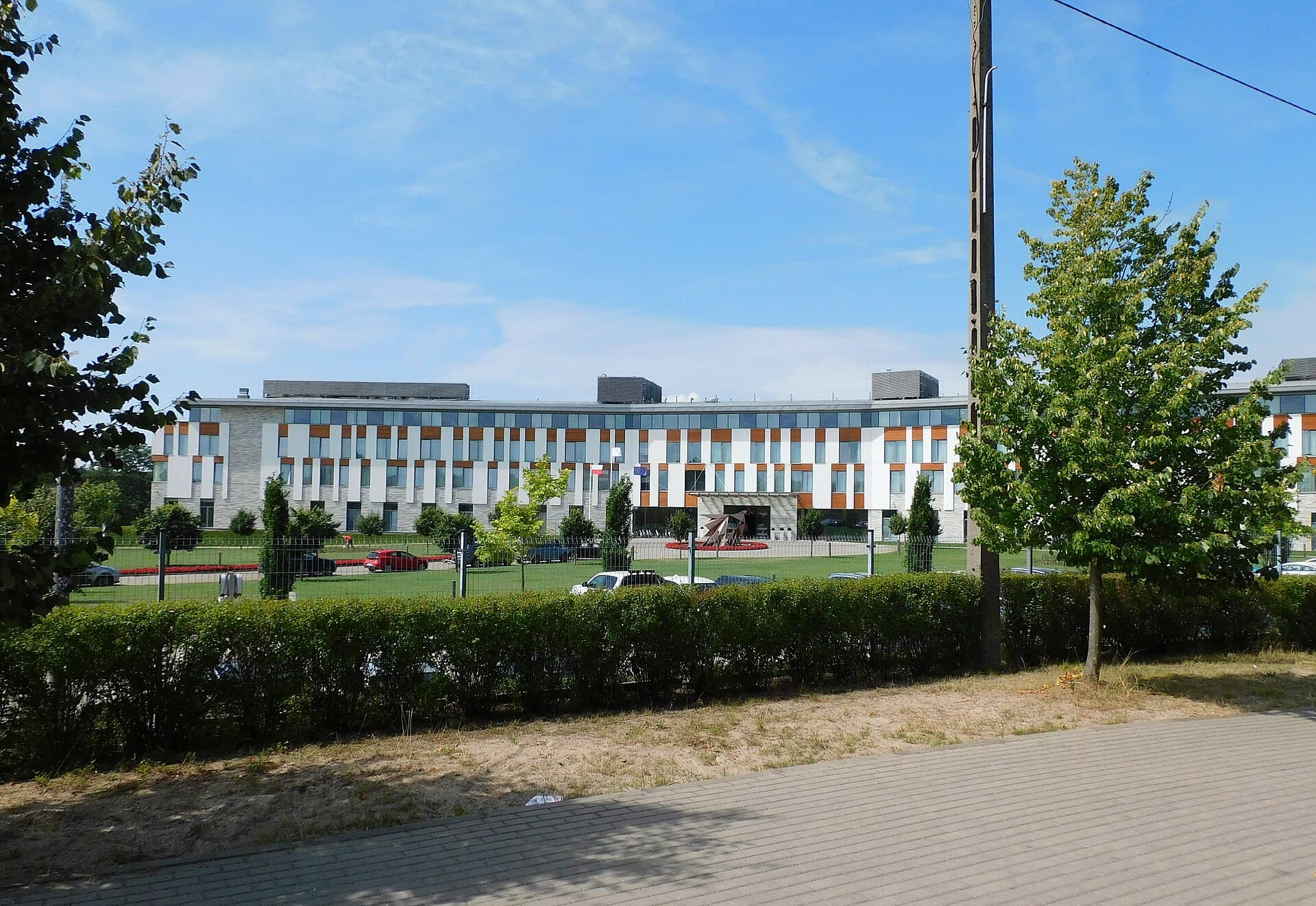 GrandHotel Tiffi (via Wikimedia Commons, CC BY-SA 4.0)