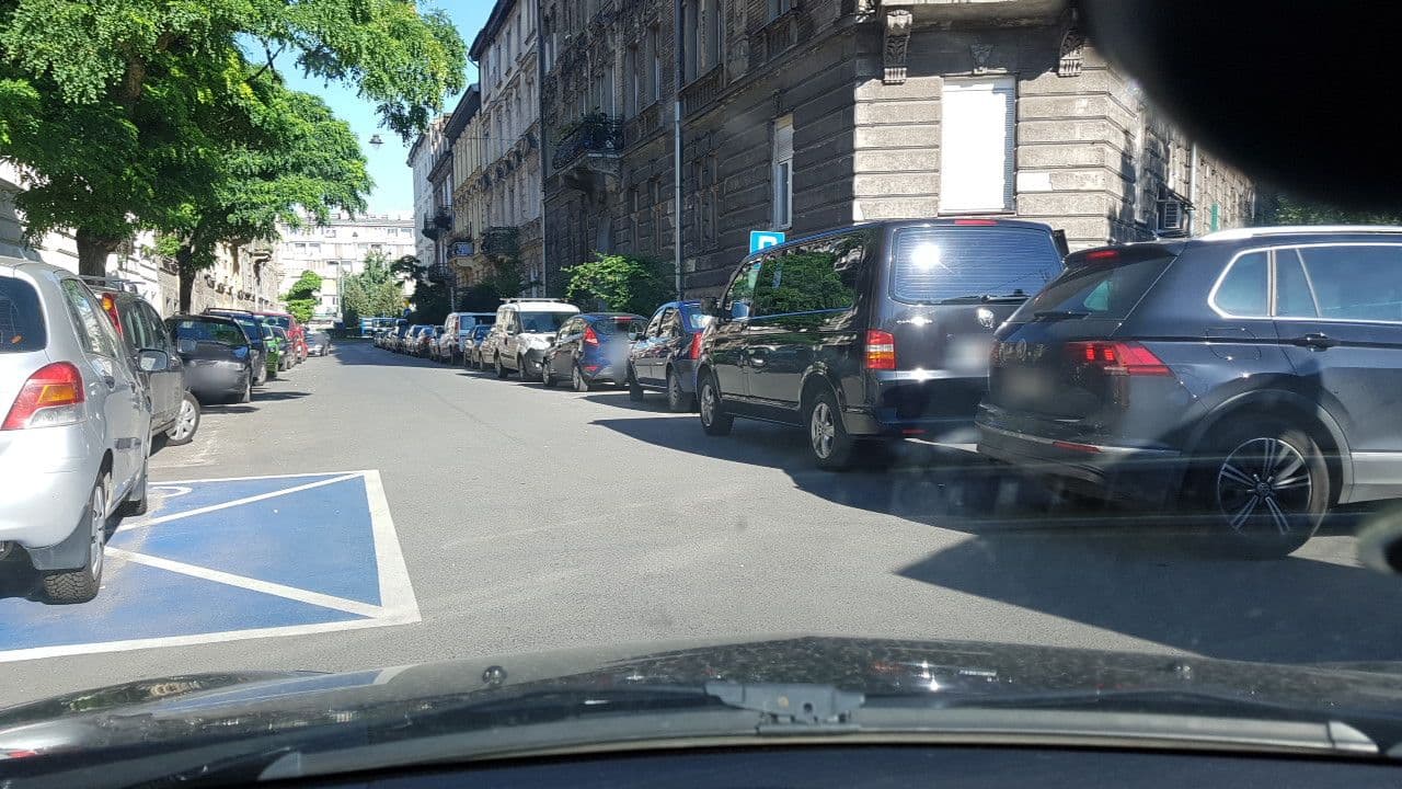 Street view near Art Hostel, Kraków