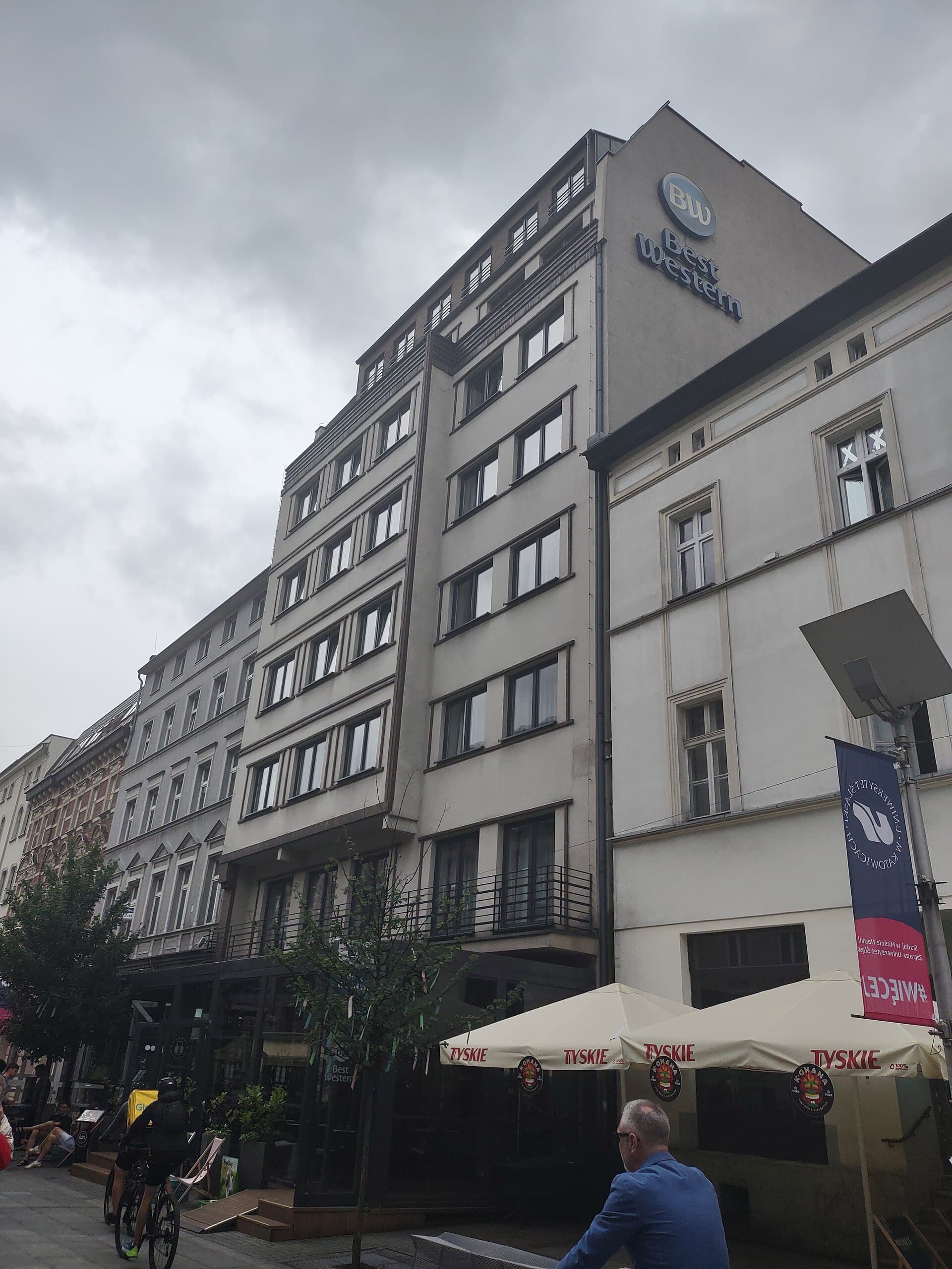 Best Western Hotel Mariacki (via Wikimedia Commons, CC BY-SA 4.0)