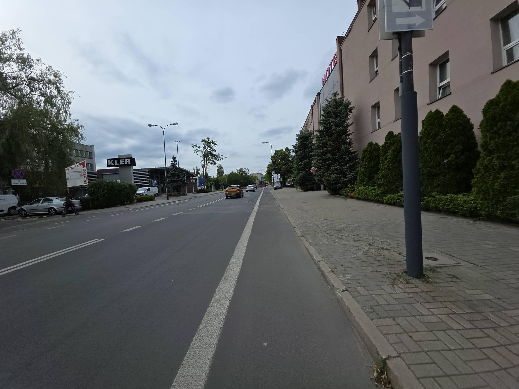Street view near Hotel Borowiecki, Łódź — © Rowerowa_Lodz (CC BY-SA · Mapillary)