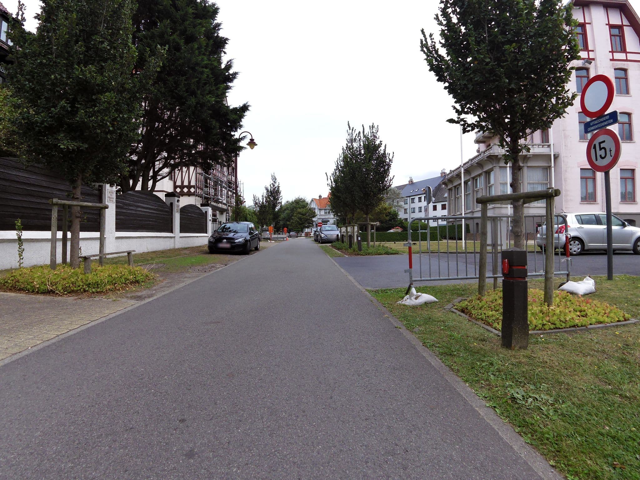 Street view near De Gouden Haan, De Haan — © zors1843 (CC BY-SA · Mapillary)