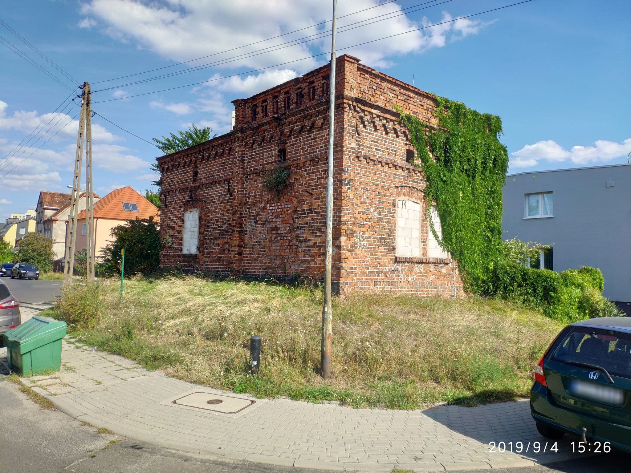 Street view near Qubus Hotel Zielona Góra, Zielona Góra — © km2bp (CC BY-SA · Mapillary)