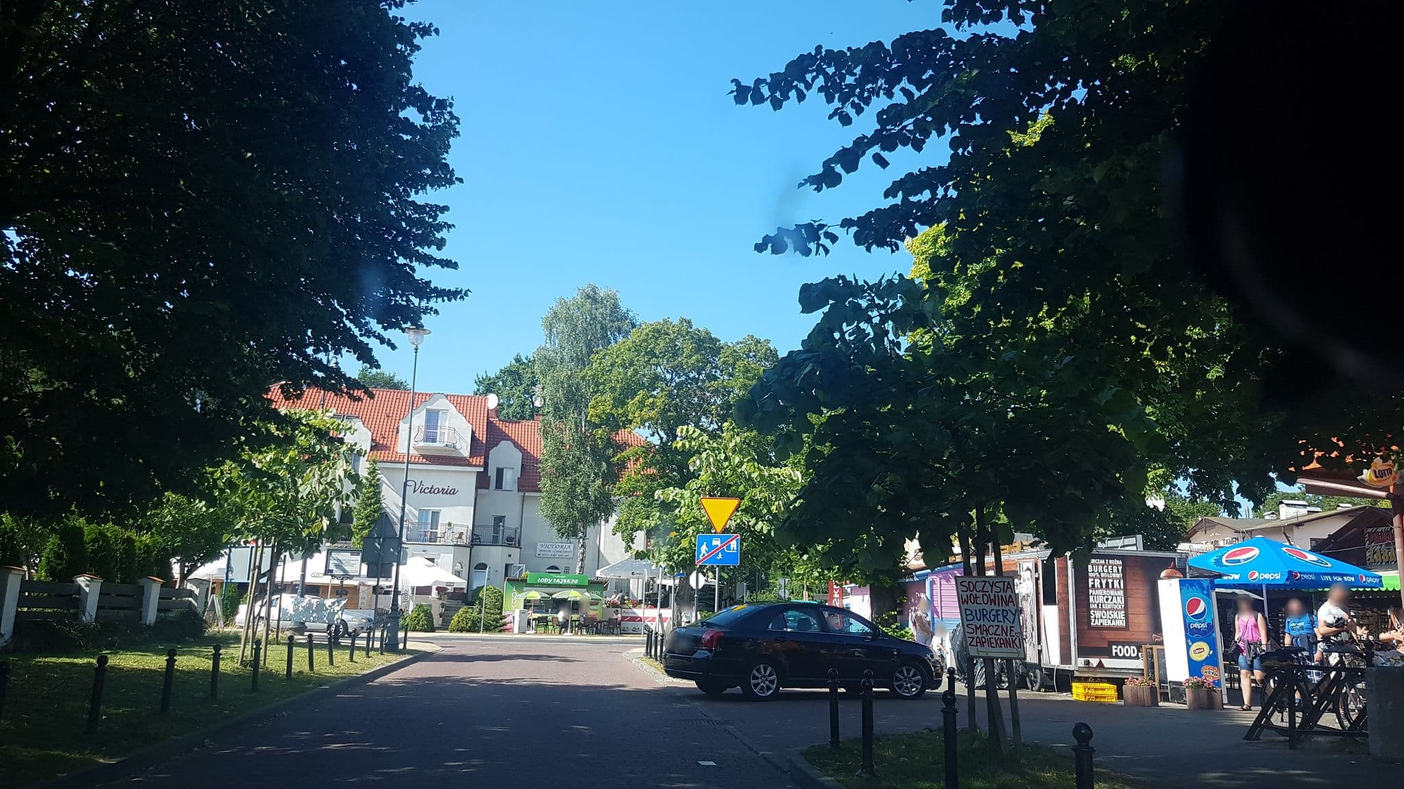 Street view near Hotel Kahlberg, Krynica Morska — © kmajcher (CC BY-SA · Mapillary)