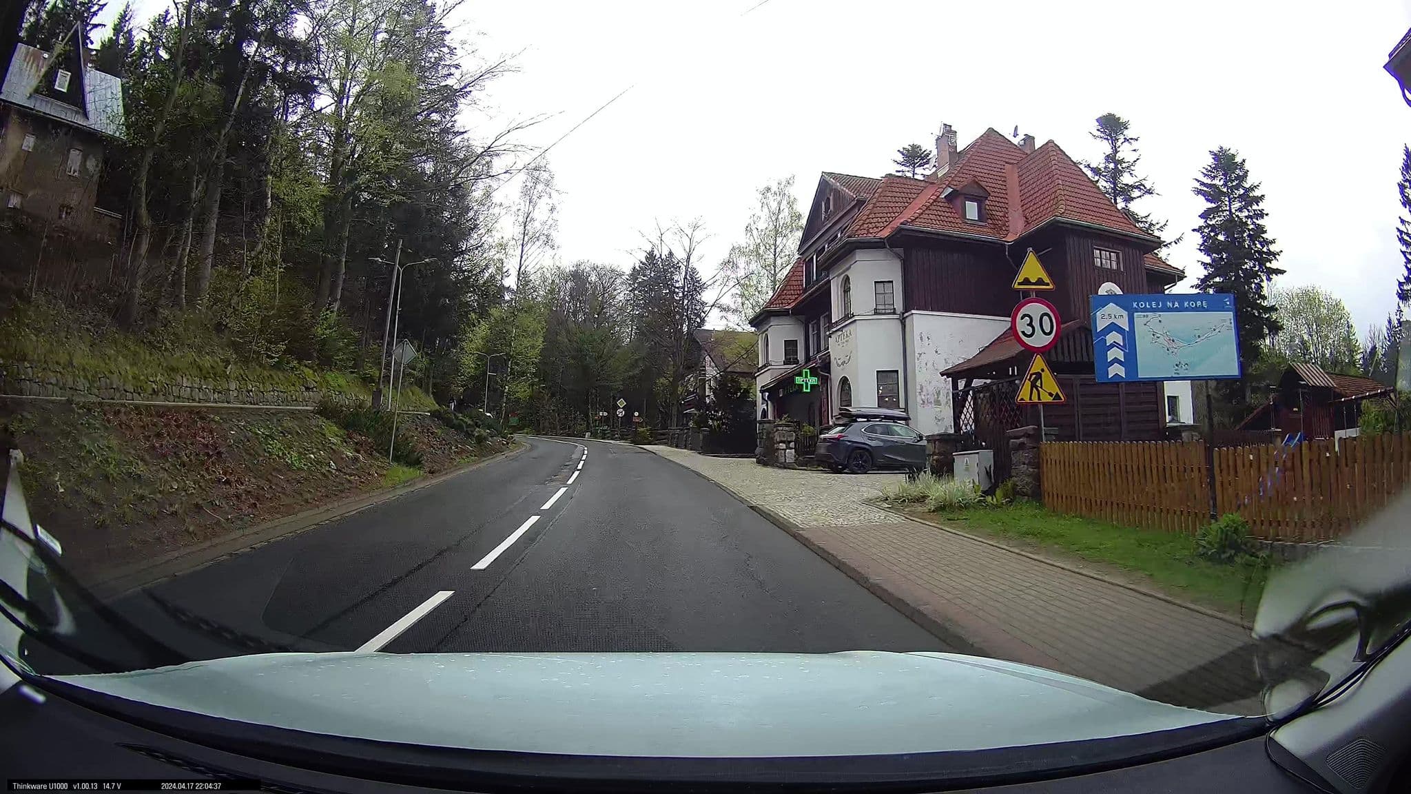 Street view near Nad Zaporą, Karpacz
