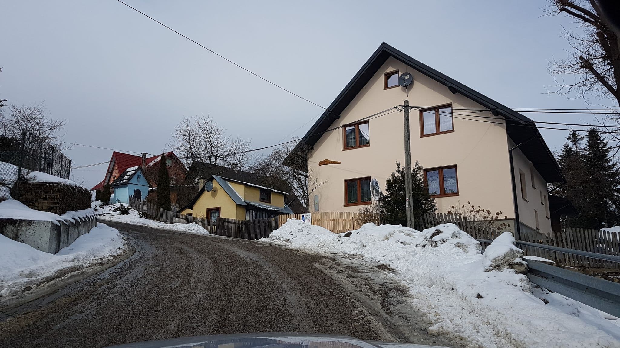 Street view near Gospodarstwo agroturystyczne „Gazdówka”, Piwniczna-Zdrój — © emtiwi (CC BY-SA · Mapillary)