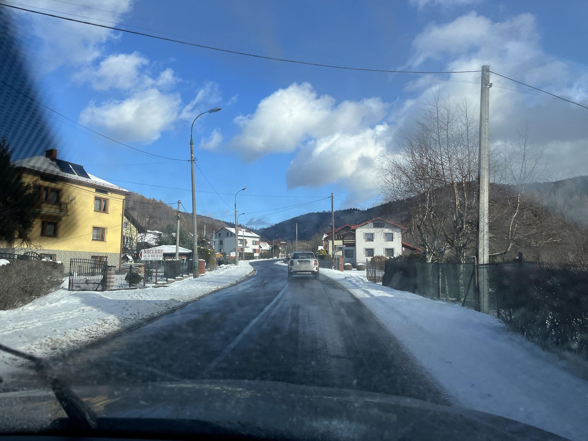 Street view near Pokoje Gościnne Lucyna Mieszczak, Międzybrodzie Bialskie — © Tymoteusz_ (CC BY-SA · Mapillary)