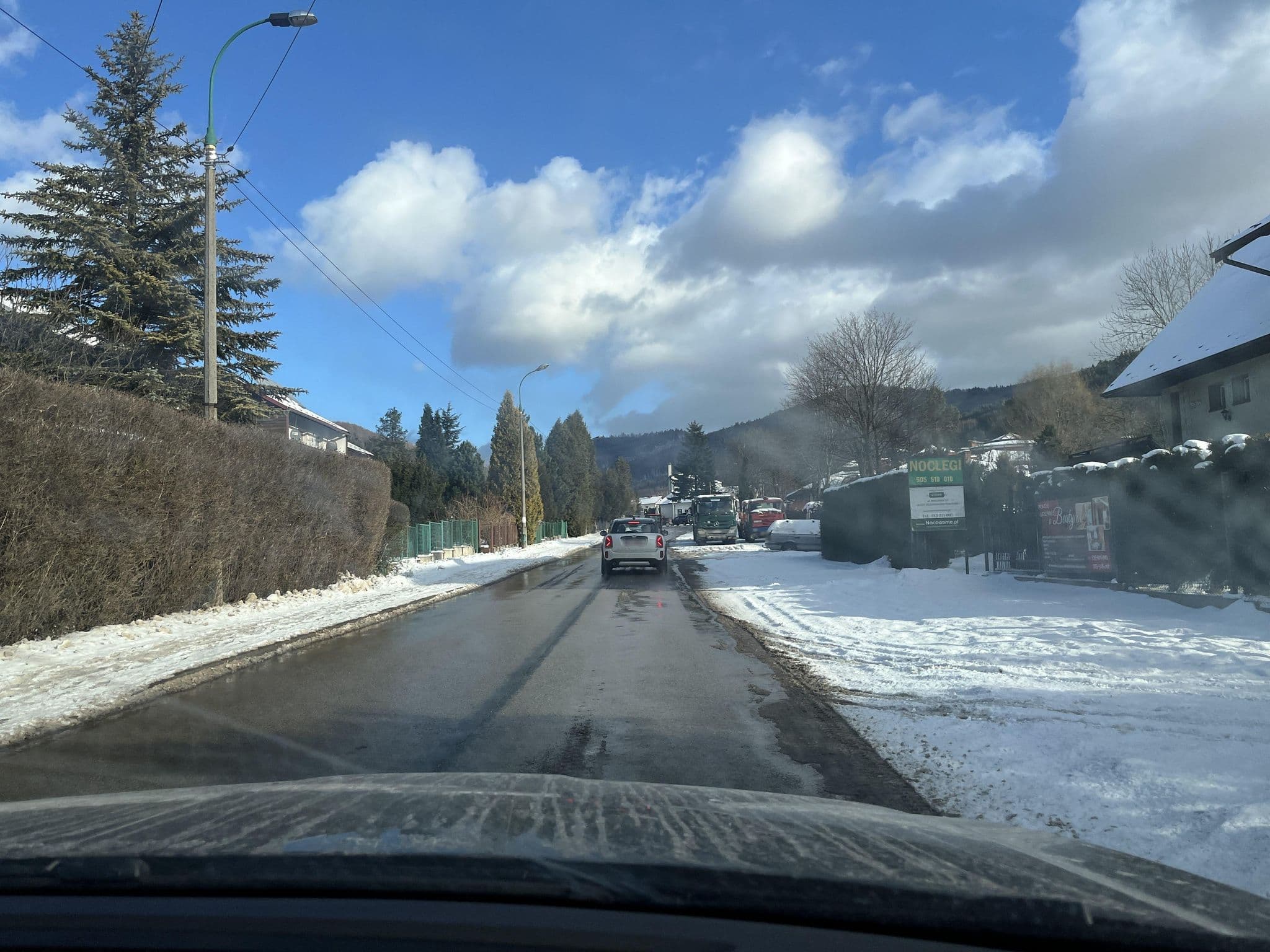 Street view near Pokoje Gościnne u Beaty, Międzybrodzie Bialskie — © Tymoteusz_ (CC BY-SA · Mapillary)