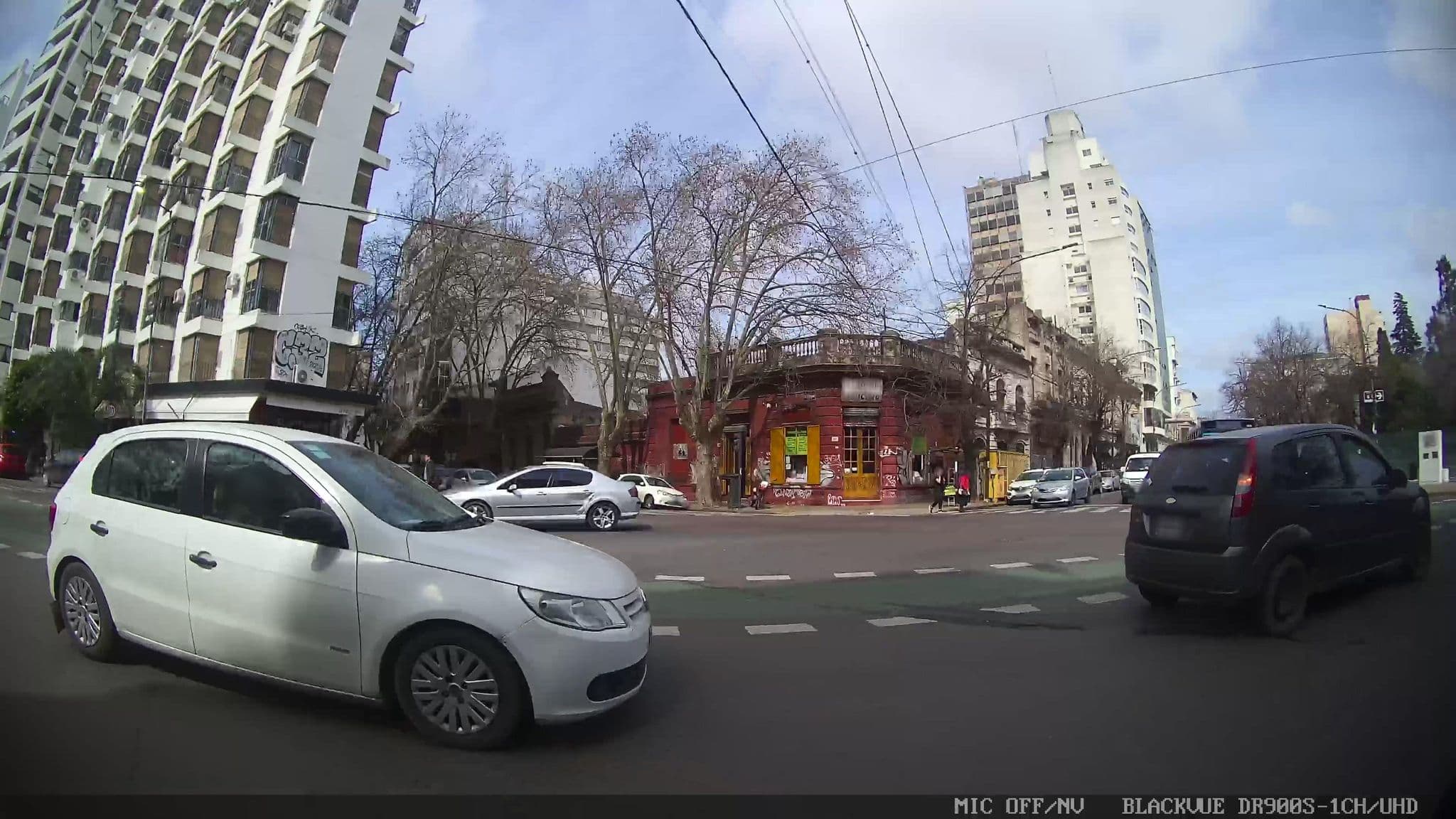 Street view near Corregidor Hotel, La Plata — © kaart_1 (CC BY-SA · Mapillary)