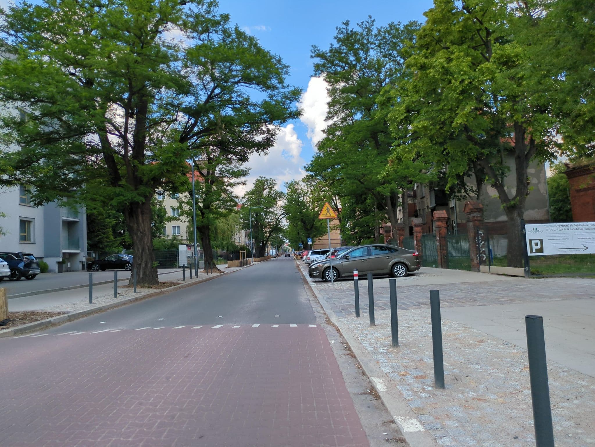 Street view near Moderno, Poznań — © 6b17d8c50e264a46 (CC BY-SA · Mapillary)