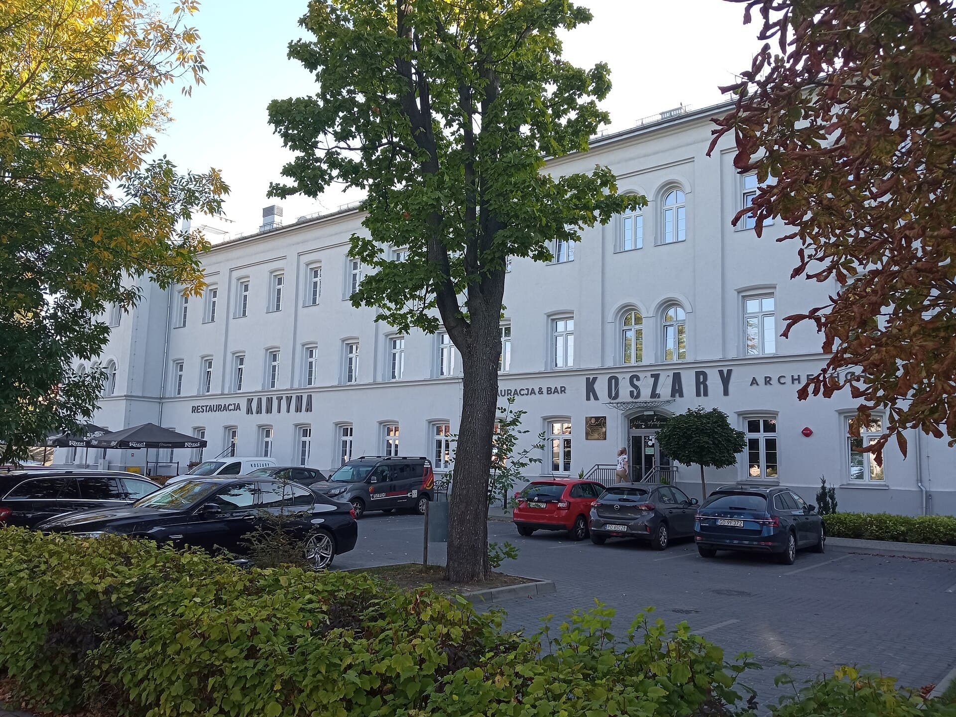Koszary Arche Hotel (via Wikimedia Commons, CC BY-SA 4.0)