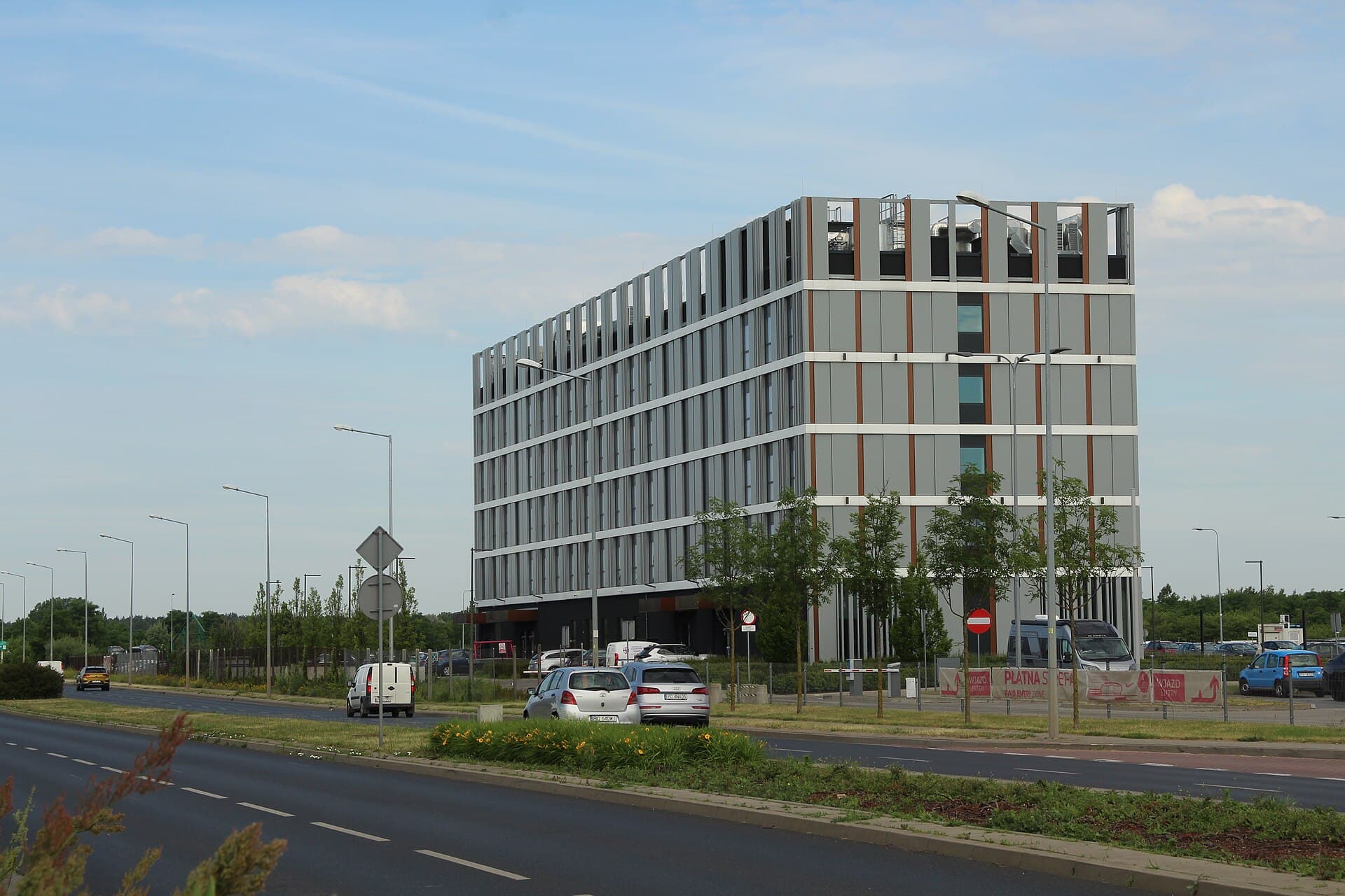 Moxy Poznań Airport (via Wikimedia Commons, CC BY-SA 4.0)