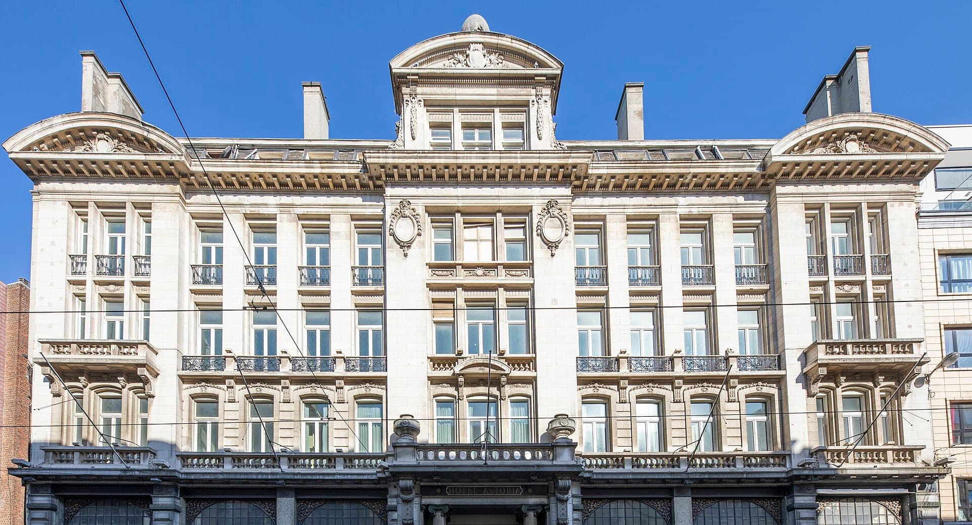Corinthia Grand Hotel Astoria Brussels (via Wikimedia Commons, CC BY-SA 4.0)