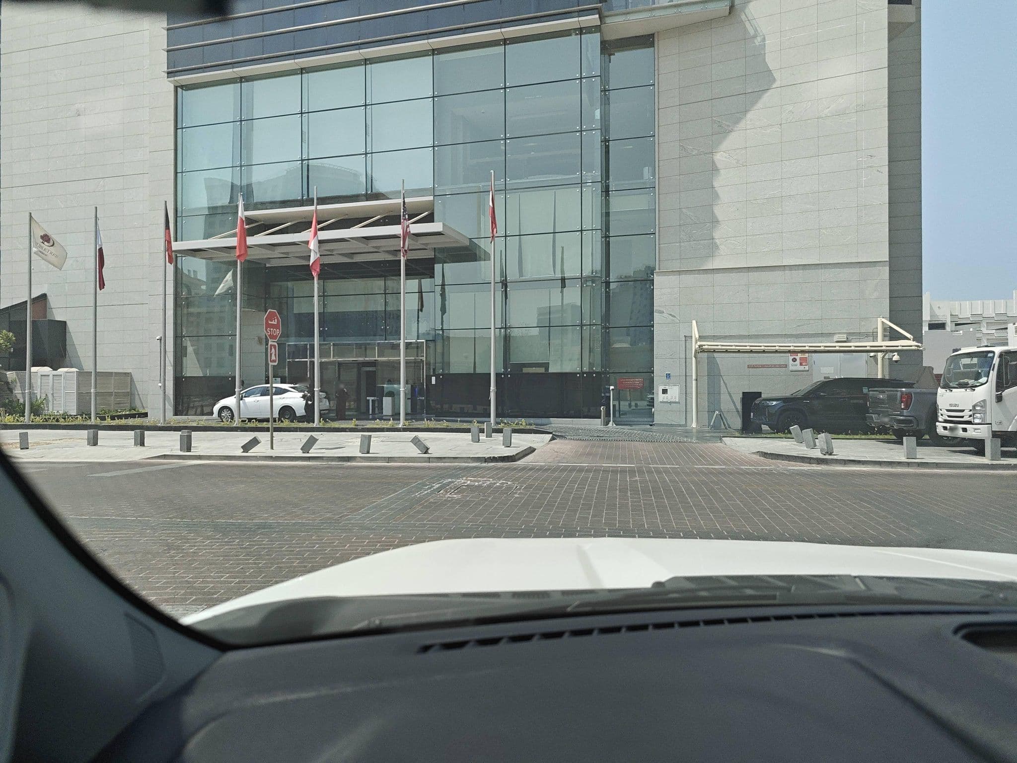 Street view near DoubleTree by Hilton Doha - Old Town, Al Hitmī — © MaaRio80 (CC BY-SA · Mapillary)