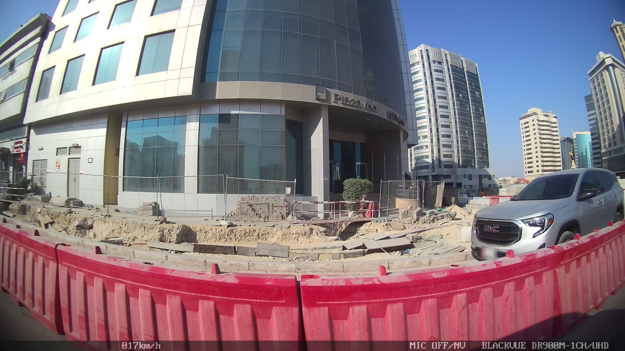 Street view near Plaza Inn, Al Hitmī — © kaart_2 (CC BY-SA · Mapillary)