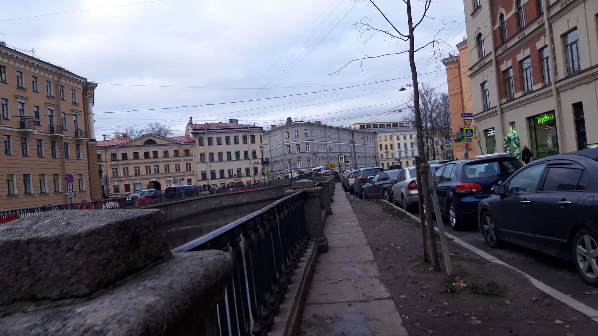 Street view near Laika Hotel, Admiralteisky — © wowik (CC BY-SA · Mapillary)