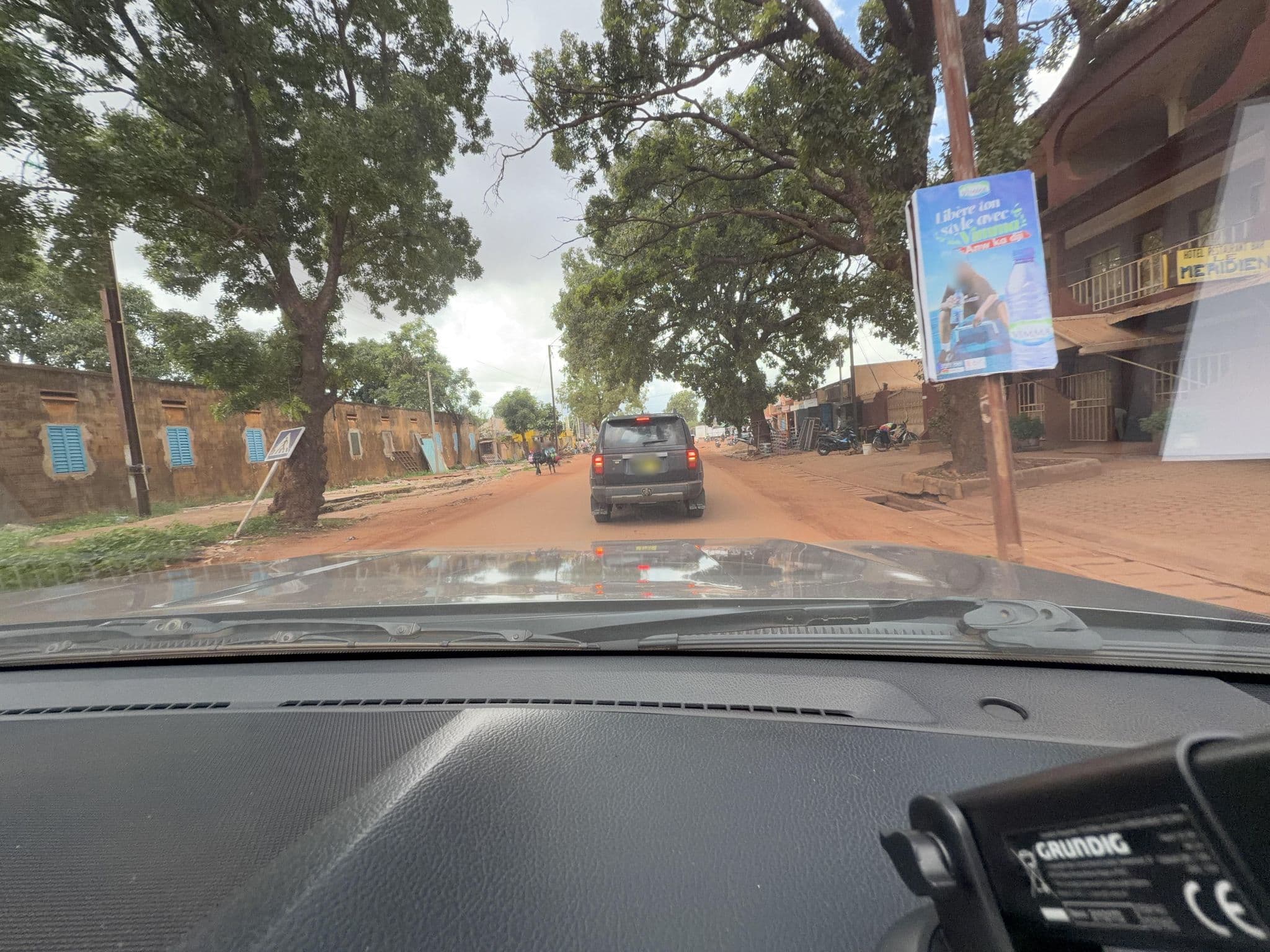 Street view near HOTEL LE MERIDIEN, Bobo-Dioulasso — © patrickkabore (CC BY-SA · Mapillary)