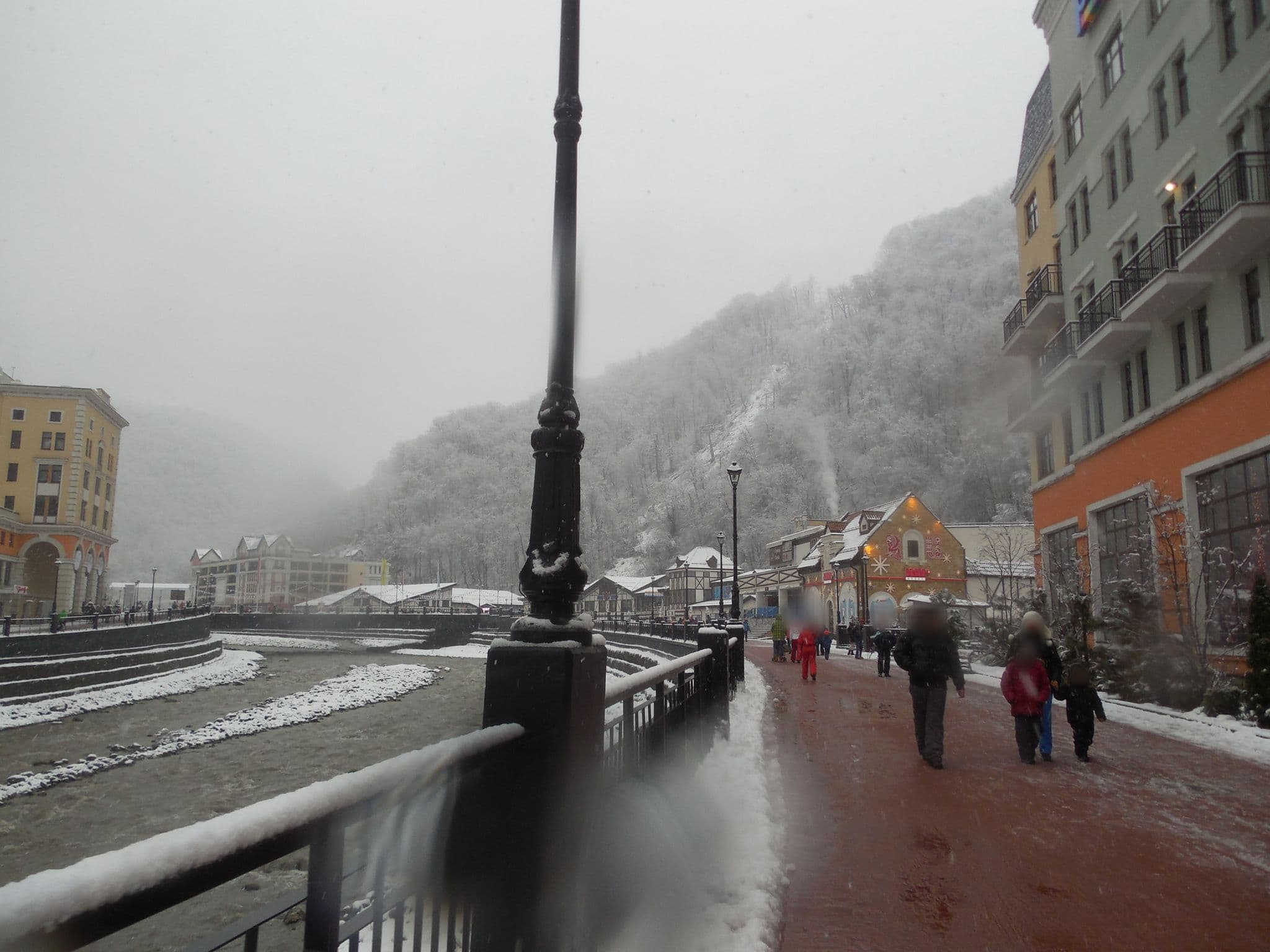 Street view near Park Inn by Radisson, Vysokoye — © trolleway (CC BY-SA · Mapillary)