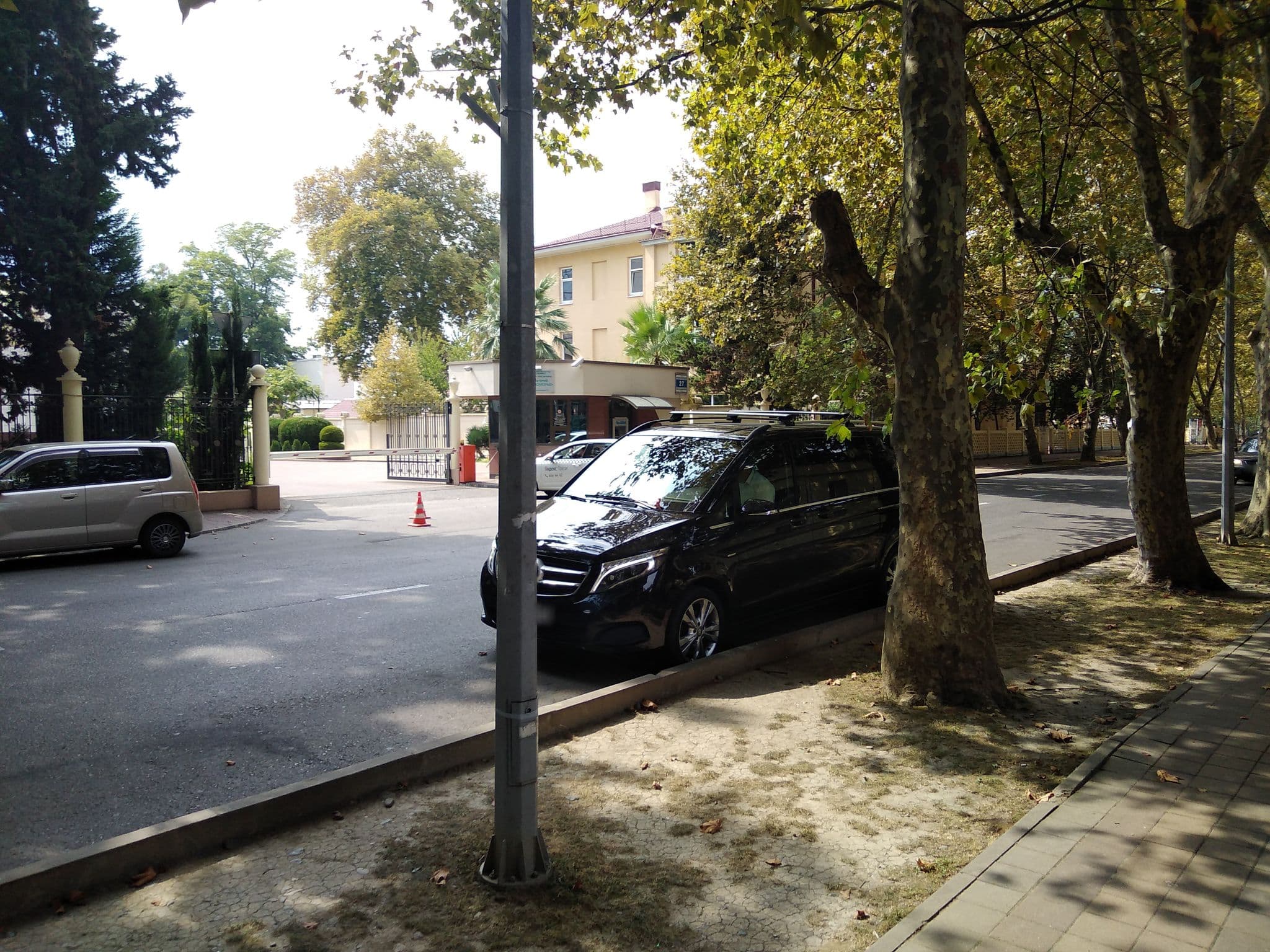 Street view near LS Towns, хостел, Sochi — © sergeyshuber (CC BY-SA · Mapillary)