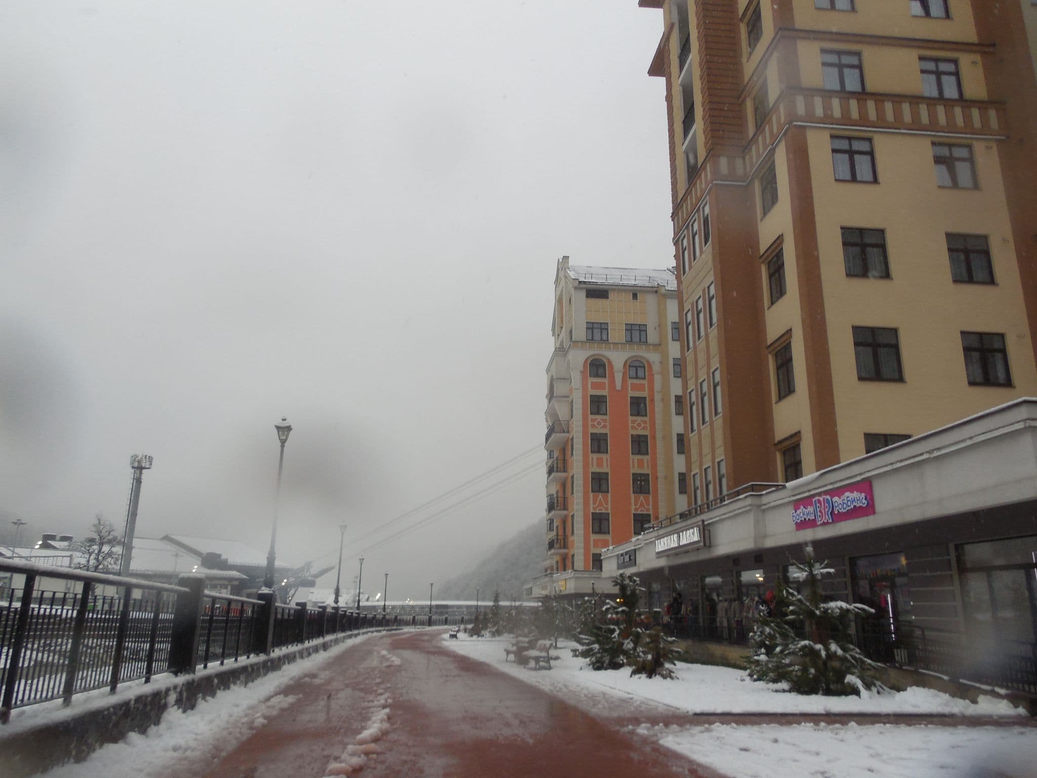 Street view near Valset apartments by AZIMUT Rosa Khutor (корпус 4), Vysokoye — © trolleway (CC BY-SA · Mapillary)