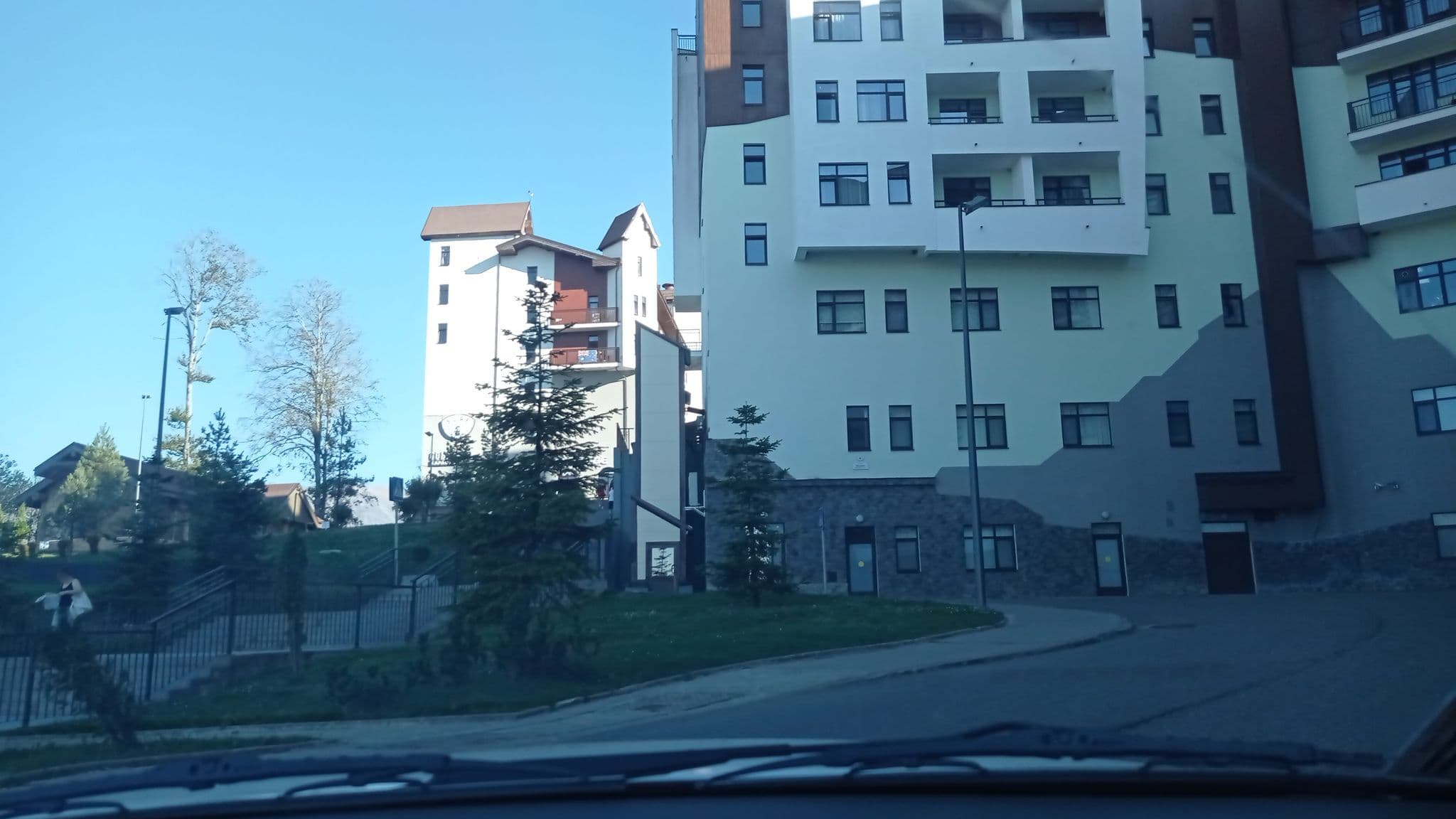 Street view near Бальнеологический отель "Rosa Springs", Vysokoye — © petunder (CC BY-SA · Mapillary)