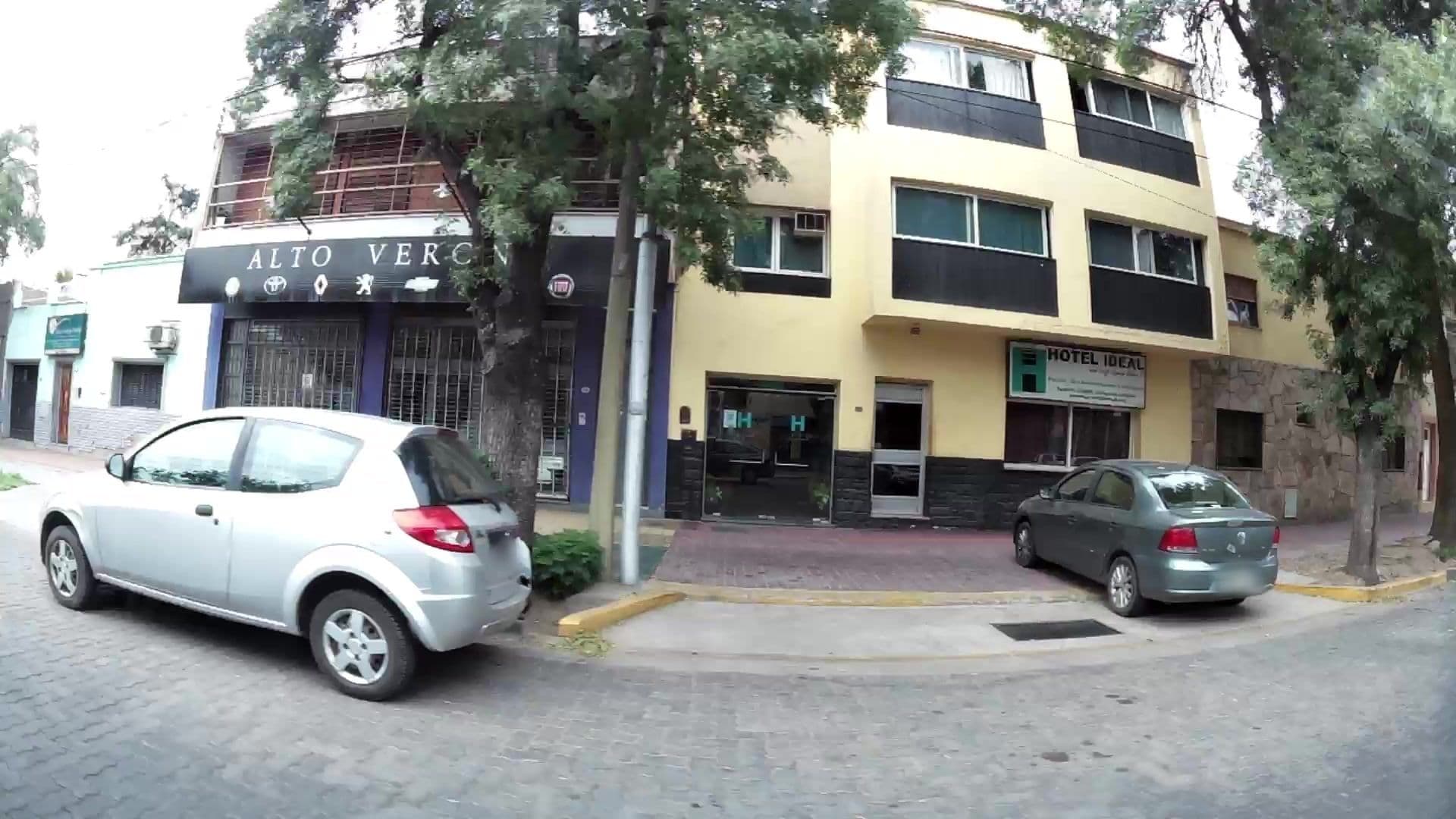 Street view near Hotel Ideal, Mendoza