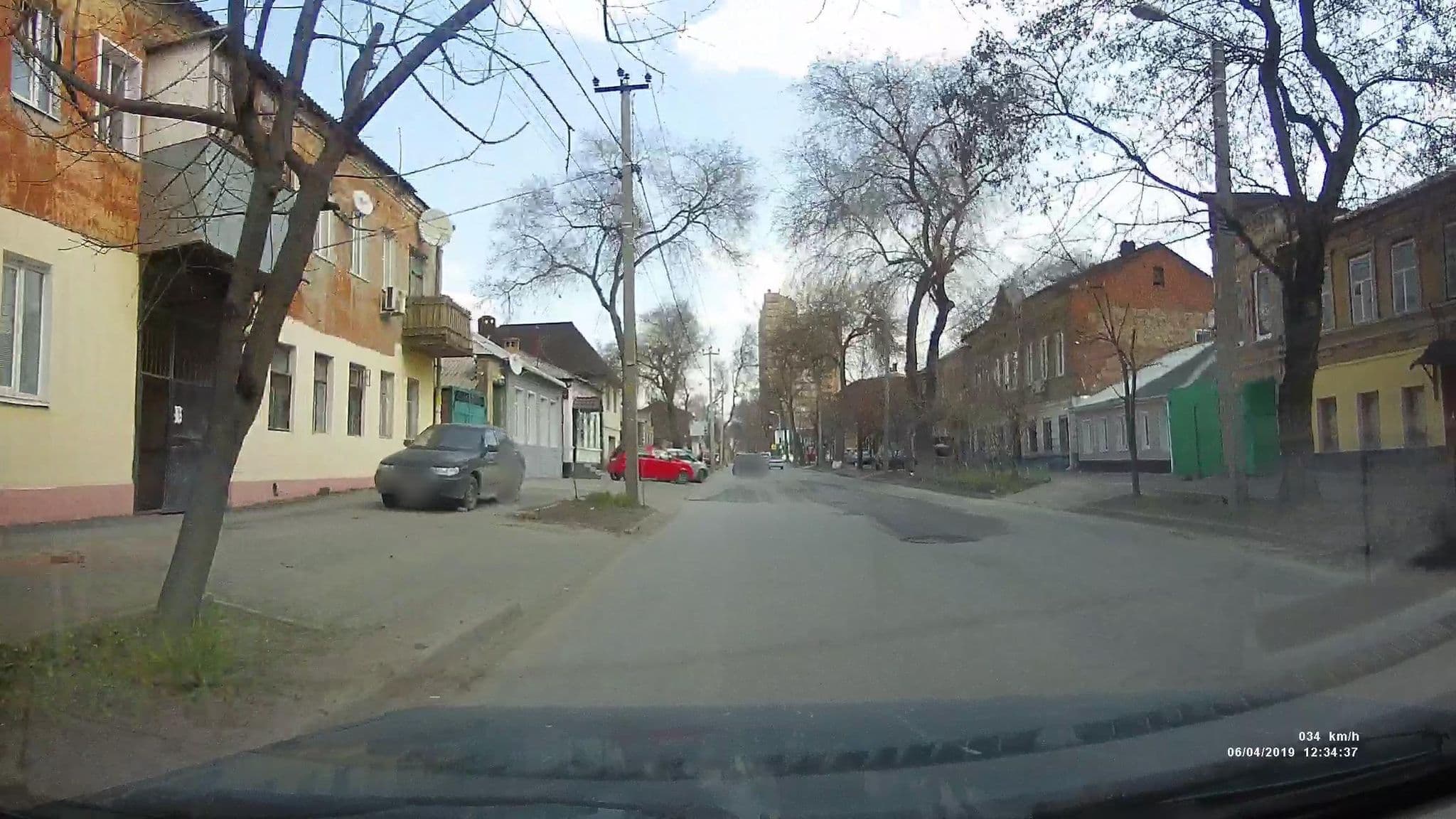 Street view near Villa Dona, Rostov-on-Don — © alexivanov (CC BY-SA · Mapillary)