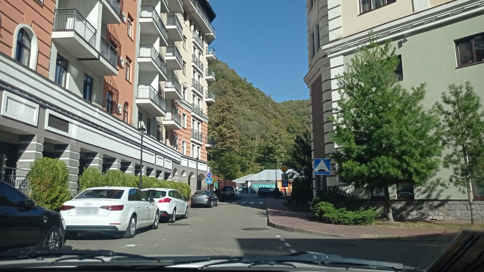 Street view near Valset apartments by AZIMUT Rosa Khutor (корпус 3), Vysokoye — © petunder (CC BY-SA · Mapillary)