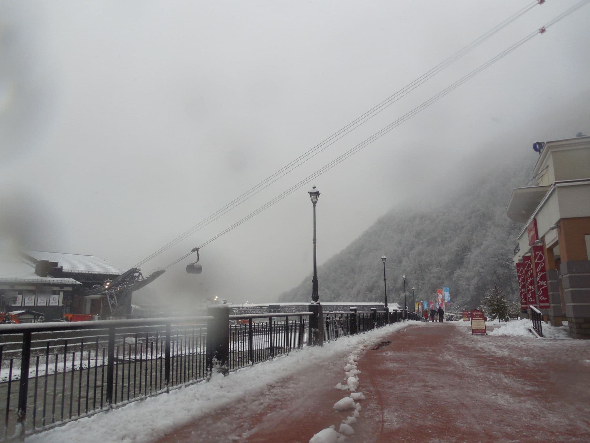 Street view near Valset apartments by AZIMUT Rosa Khutor (корпус 5), Vysokoye — © trolleway (CC BY-SA · Mapillary)