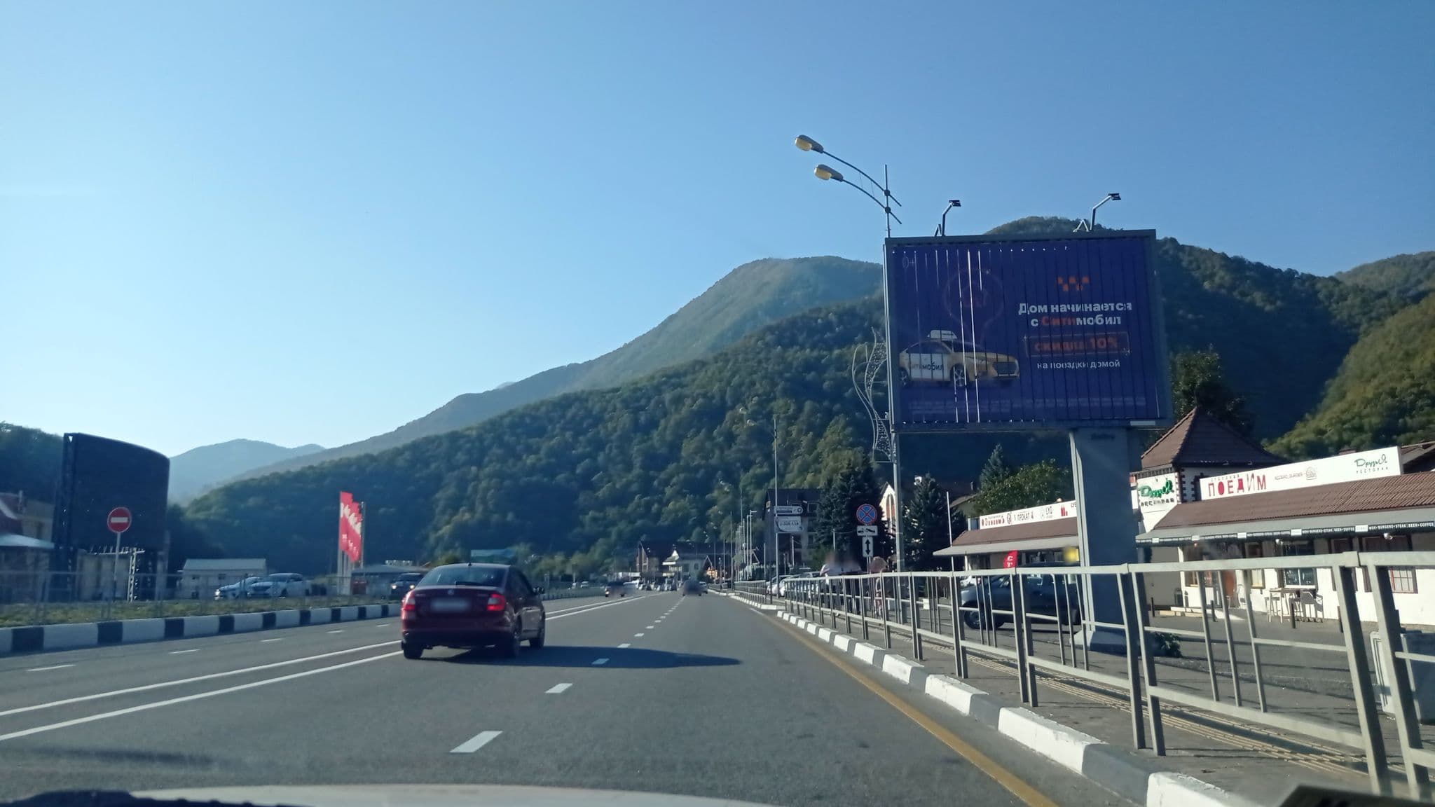 Street view near Country Hills Resort, Vysokoye — © petunder (CC BY-SA · Mapillary)