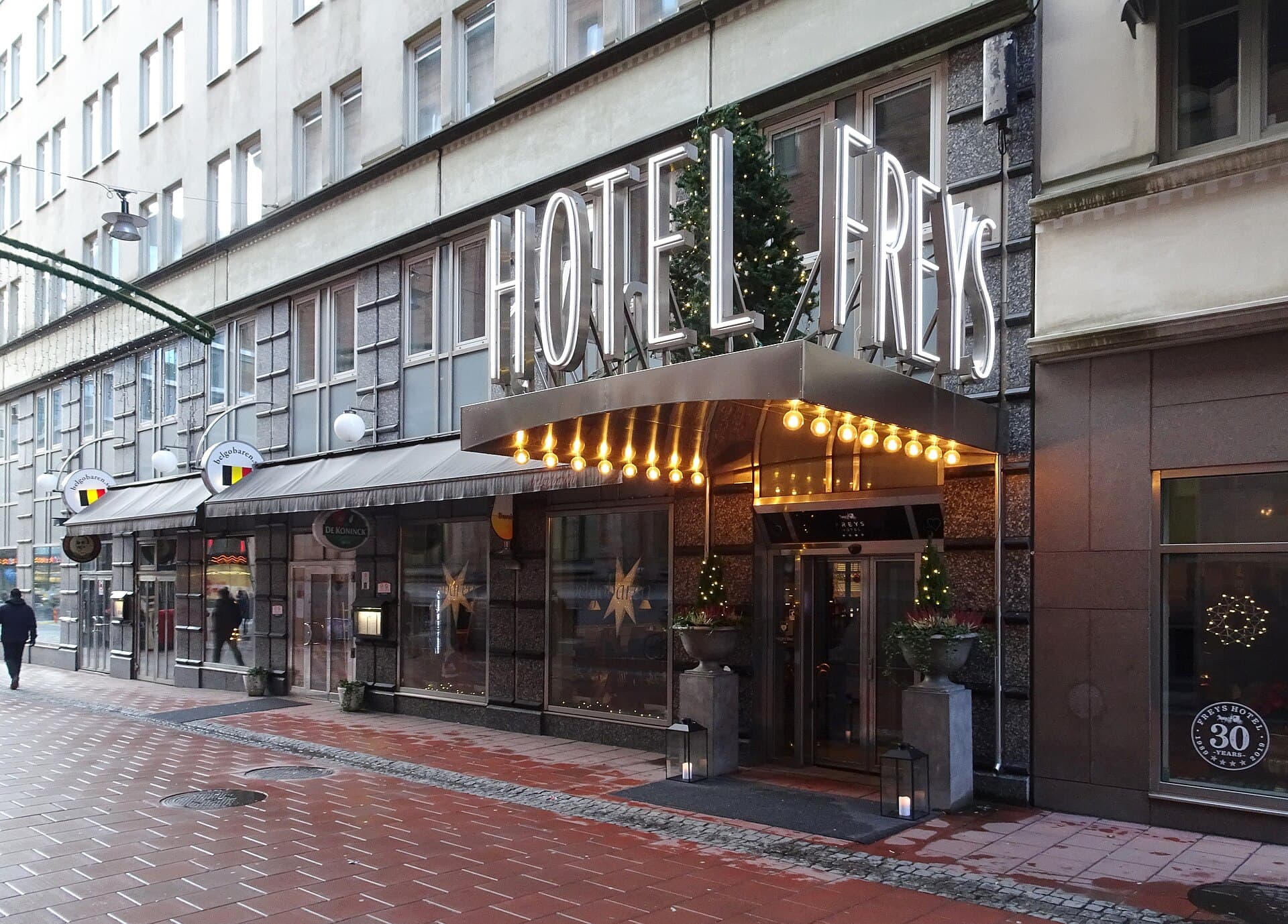 Freys Hotel (via Wikimedia Commons, CC BY-SA 4.0)