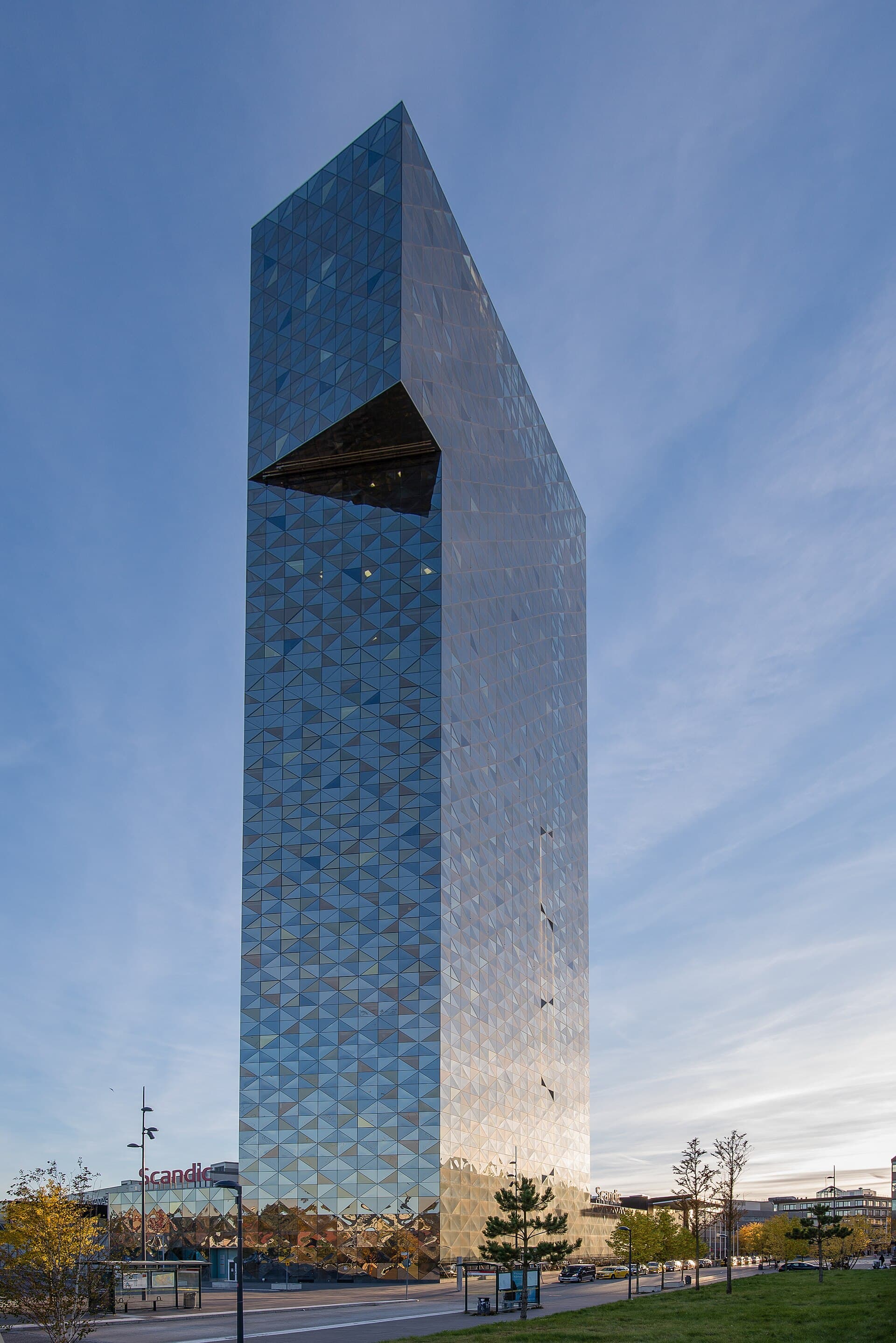 Scandic Victoria Tower (via Wikimedia Commons, CC BY-SA 4.0)