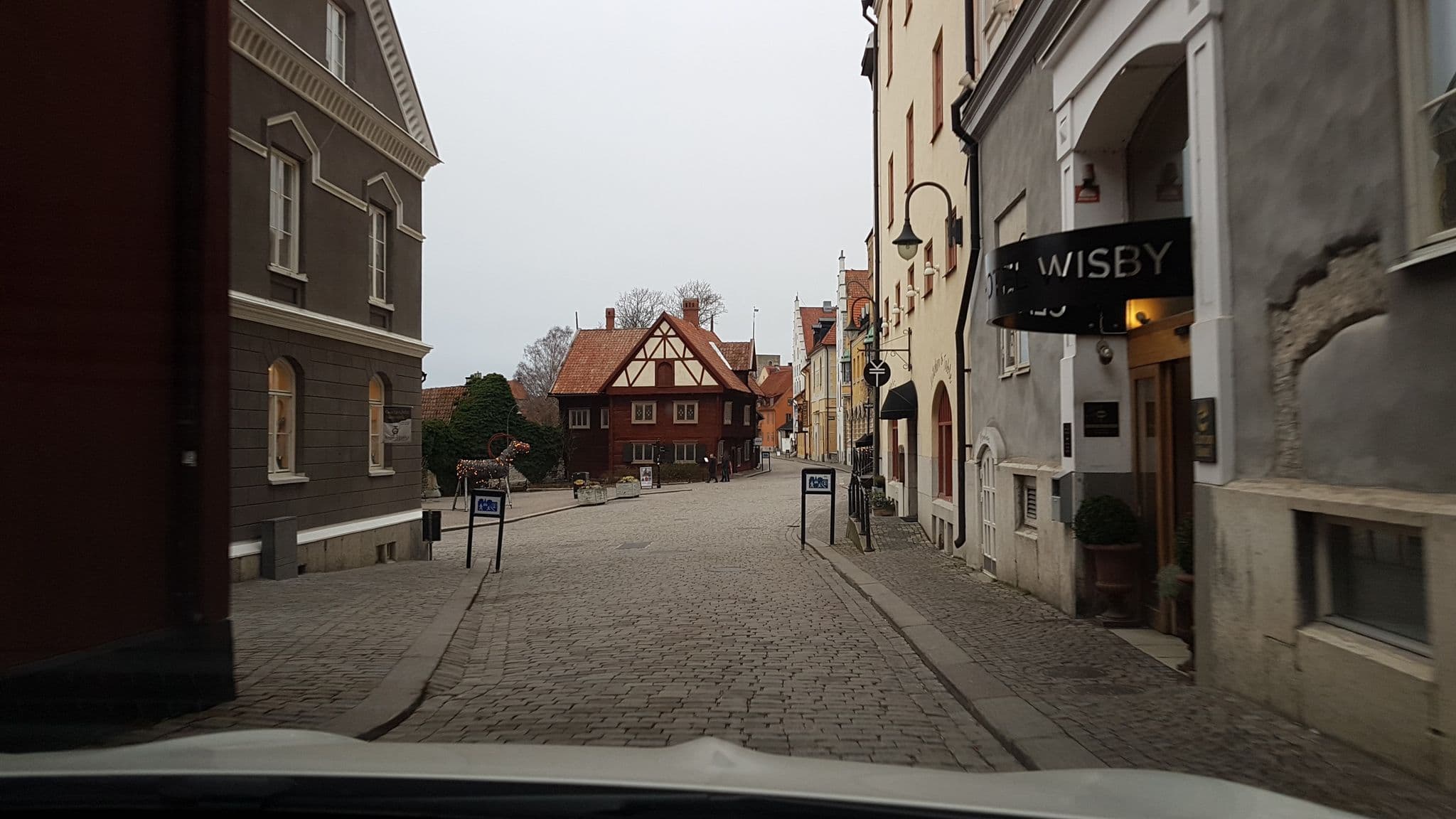 Street view near Clarion Hotel, Visby — © ainali (CC BY-SA · Mapillary)