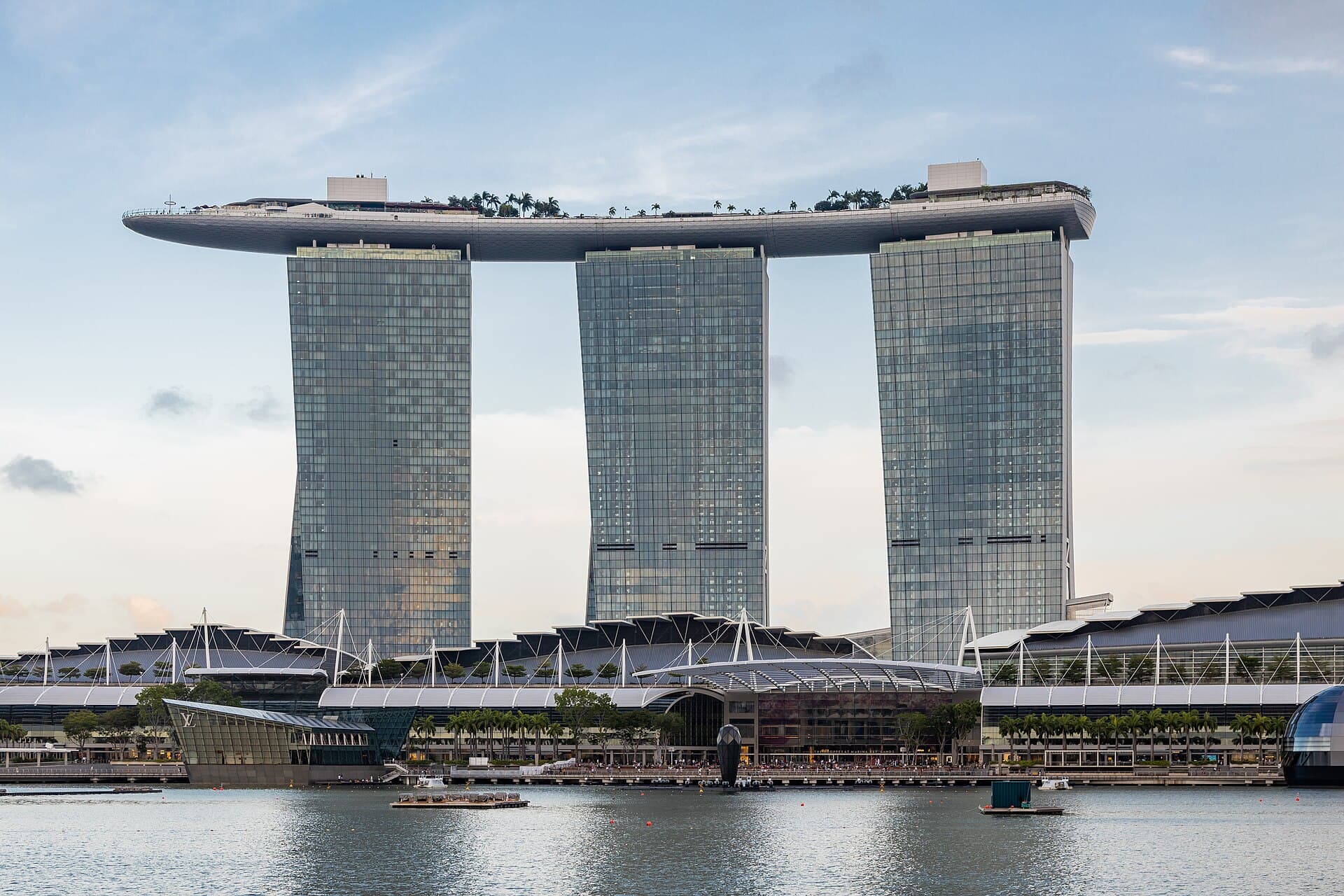 Marina Bay Sands (via Wikimedia Commons, CC BY 4.0)