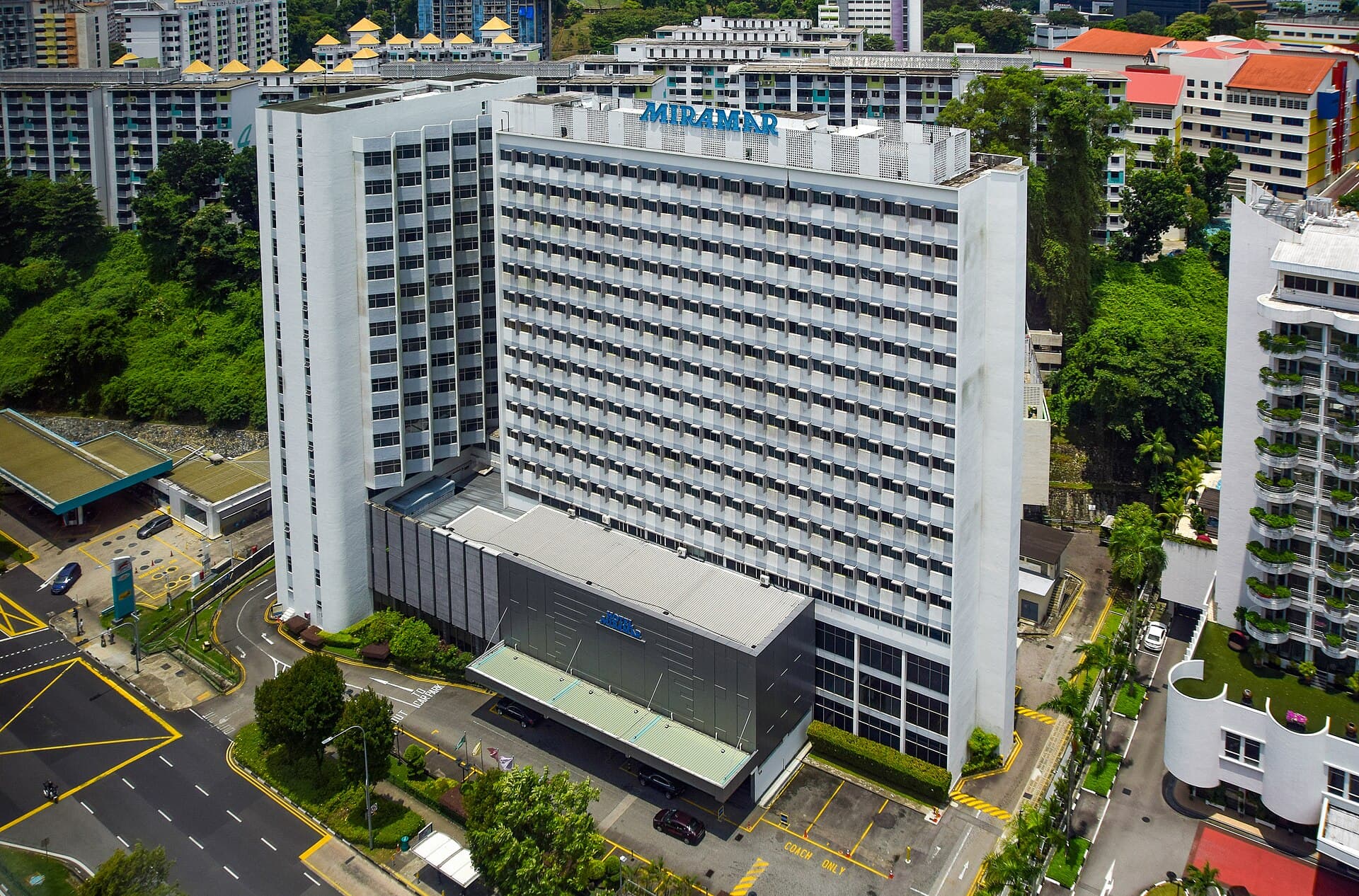 Hotel Miramar Singapore (via Wikimedia Commons, CC BY 4.0)