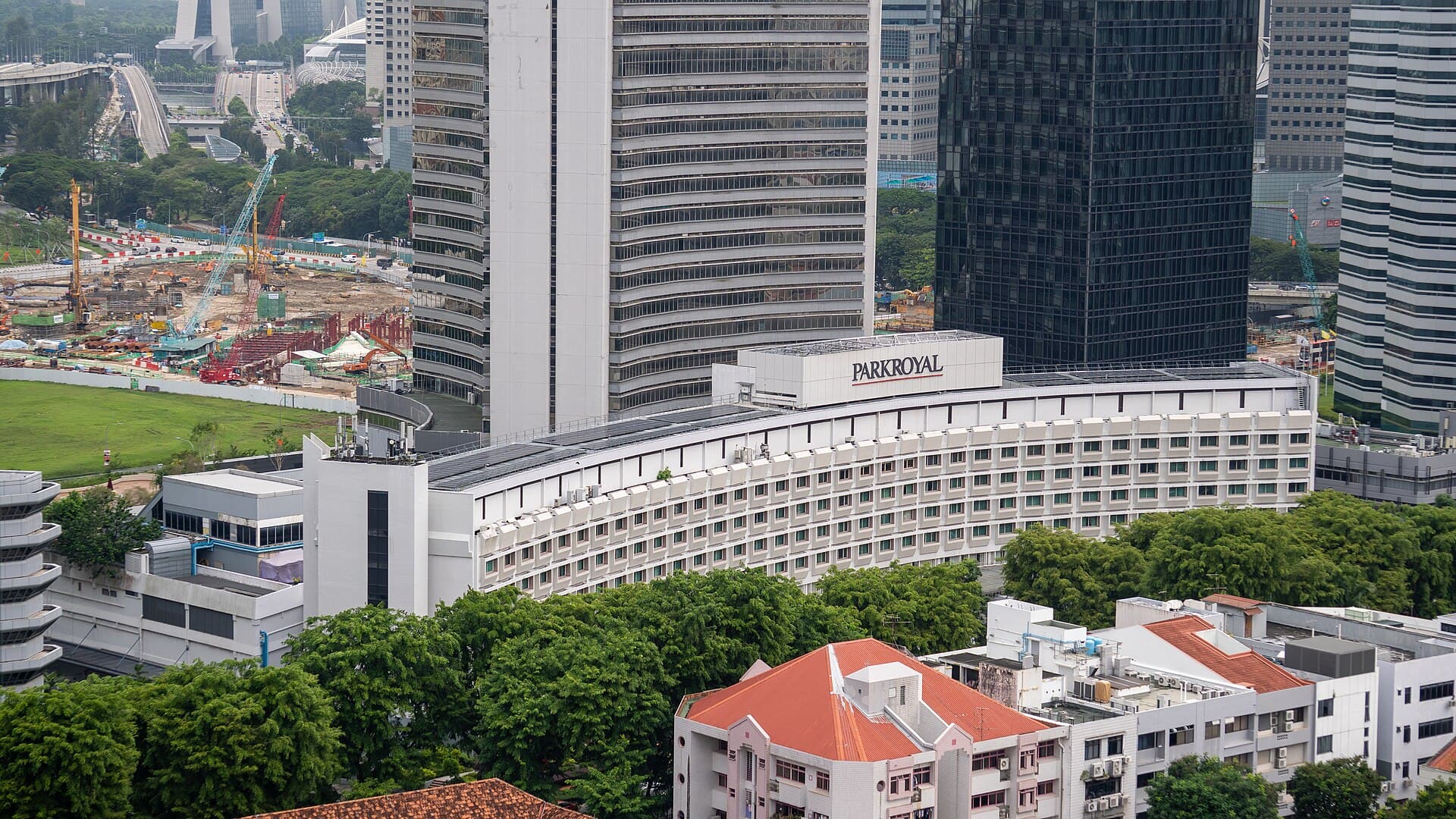 PARKROYAL on Beach Road (via Wikimedia Commons, CC BY-SA 4.0)