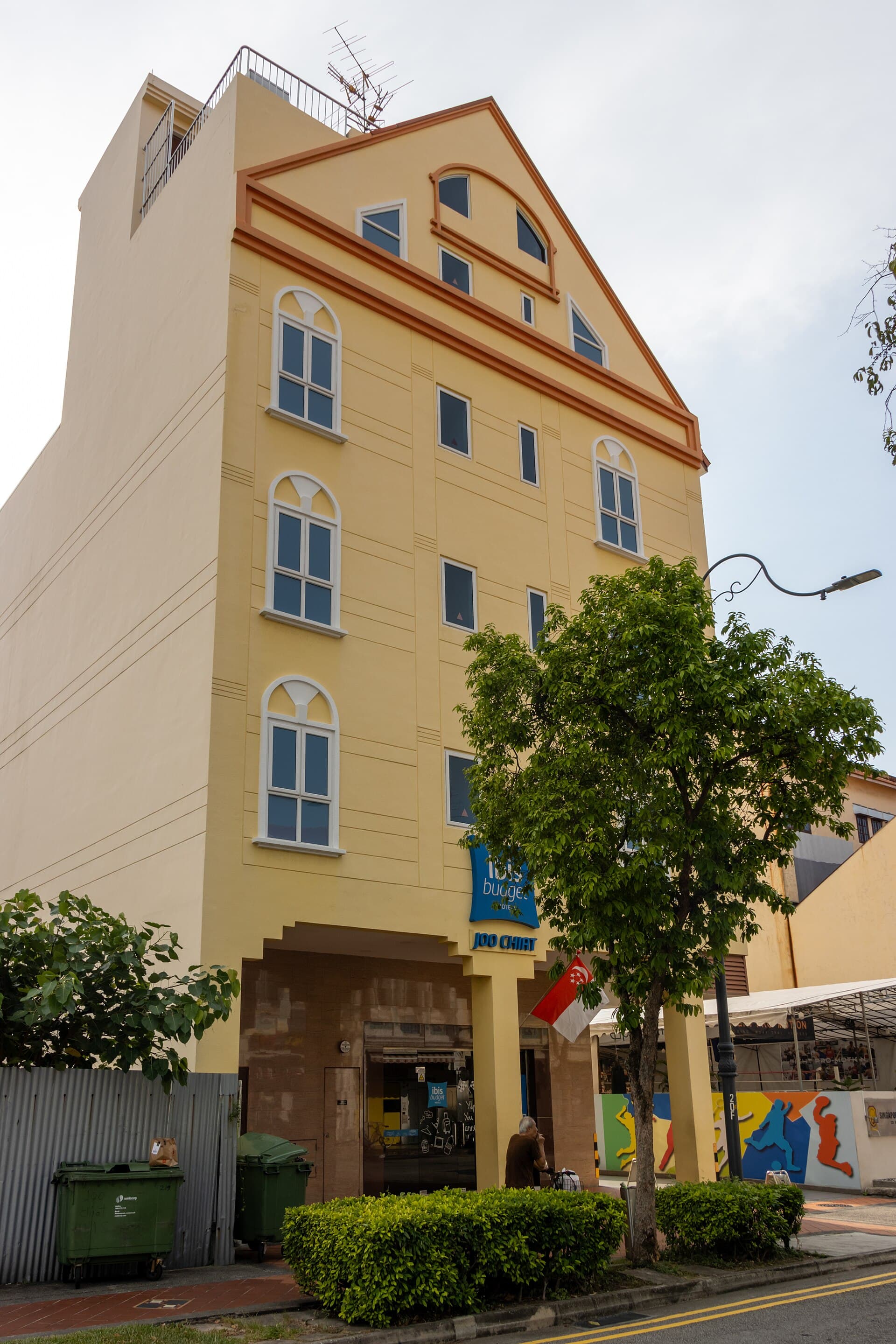 Ibis Budget Joo Chiat (via Wikimedia Commons, CC BY-SA 4.0)