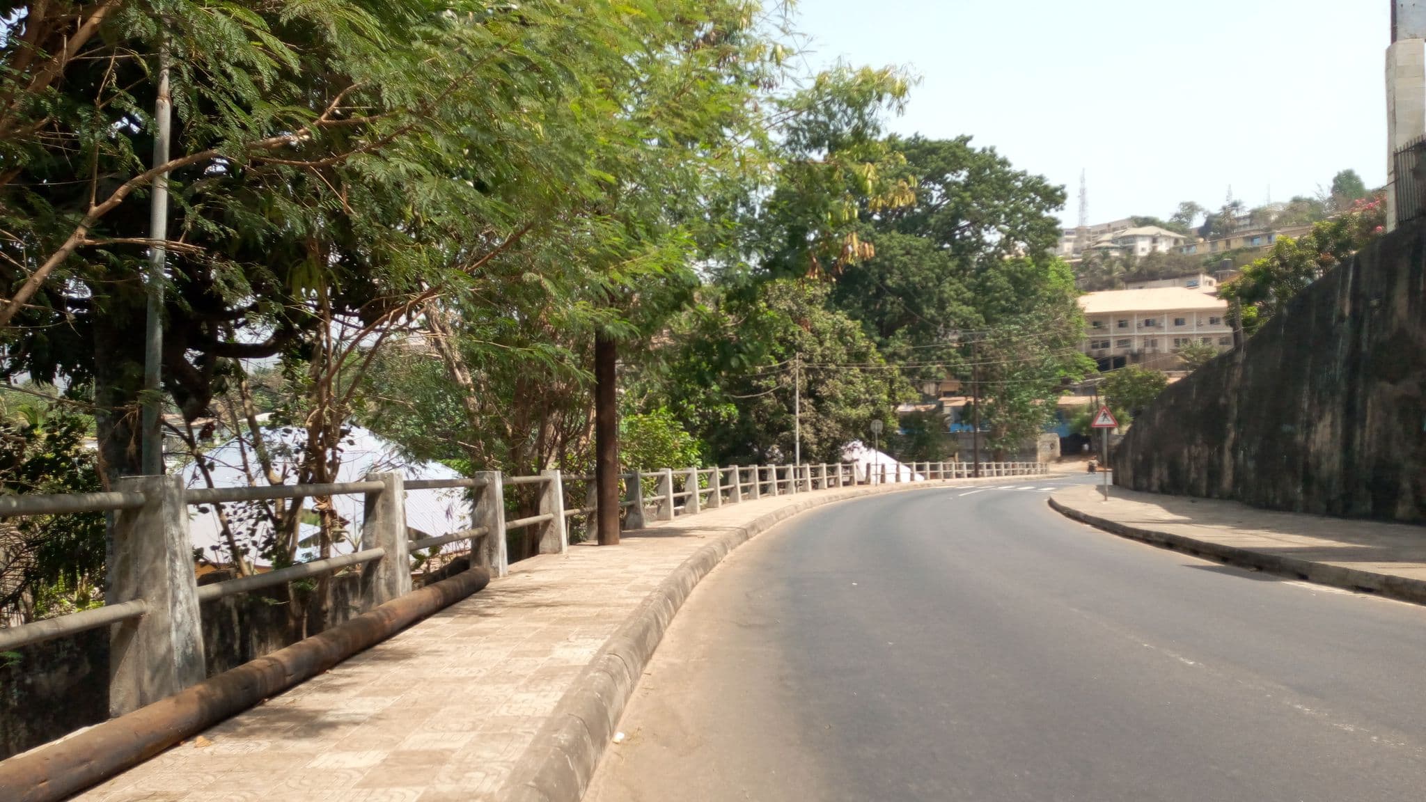 Street view near Hill Valley Hotel, Freetown — © tommy001 (CC BY-SA · Mapillary)