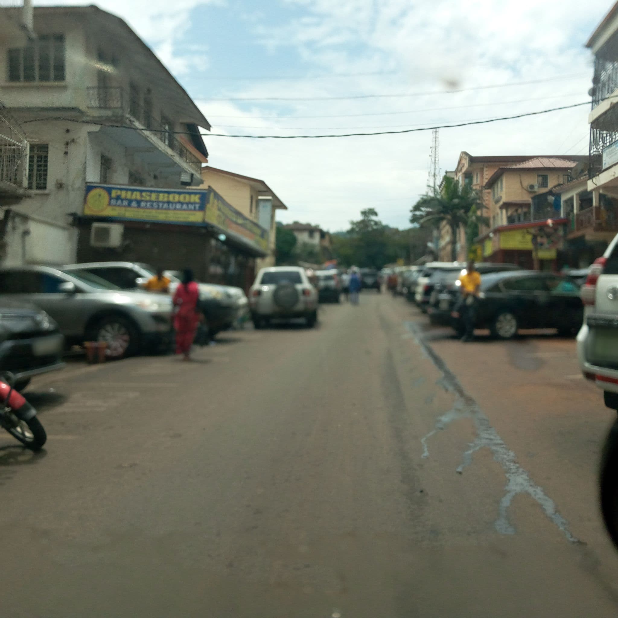 Street view near Xerox Printing Lab, Freetown — © tommy001 (CC BY-SA · Mapillary)