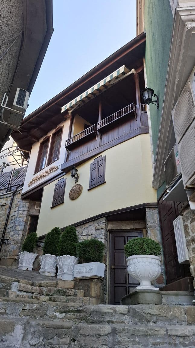 Street view near Rooster Hostel, Veliko Tŭrnovo — © AndreiDan71 (CC BY-SA · Mapillary)