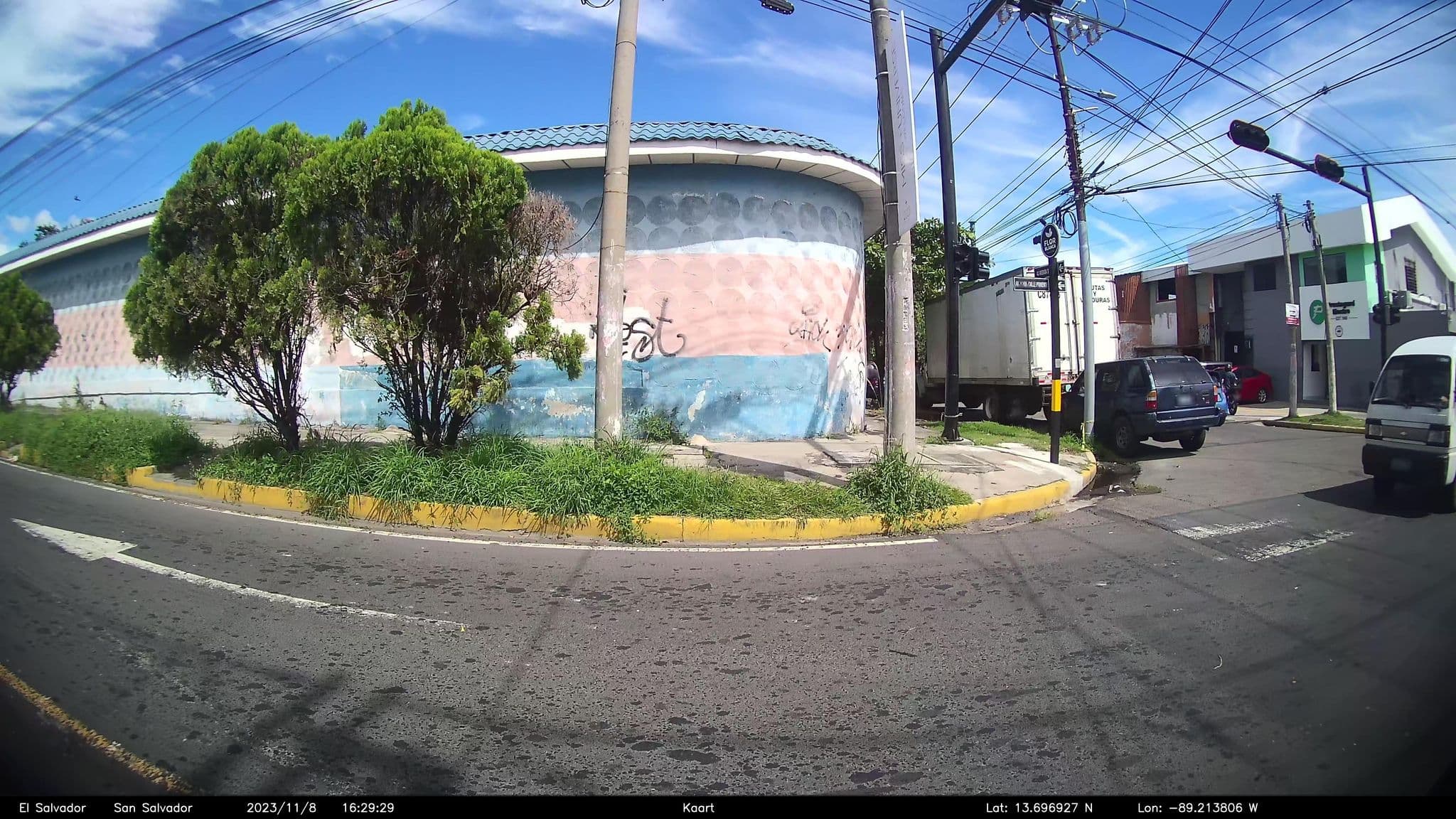 Street view near Emerald Hotel, San Salvador — © kaart_2 (CC BY-SA · Mapillary)