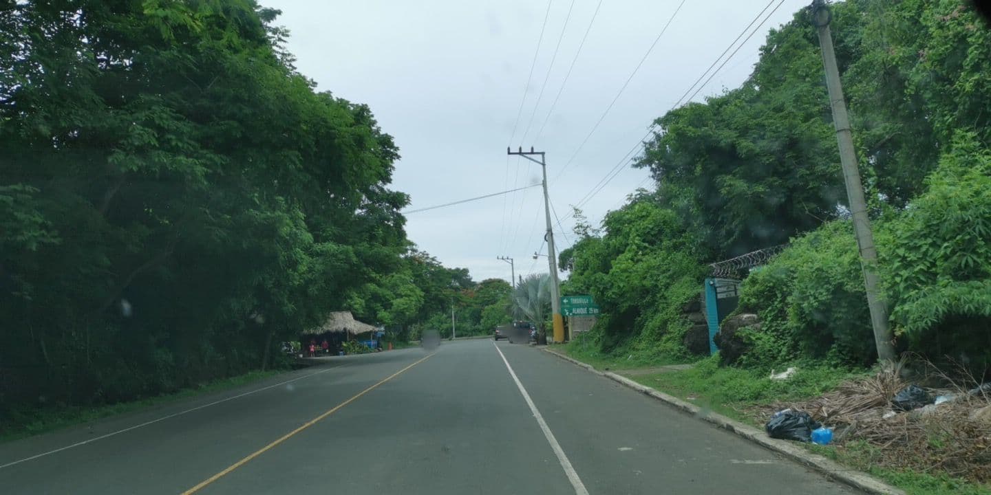 Street view near Casa de Mangos, La Libertad — © jkanales (CC BY-SA · Mapillary)