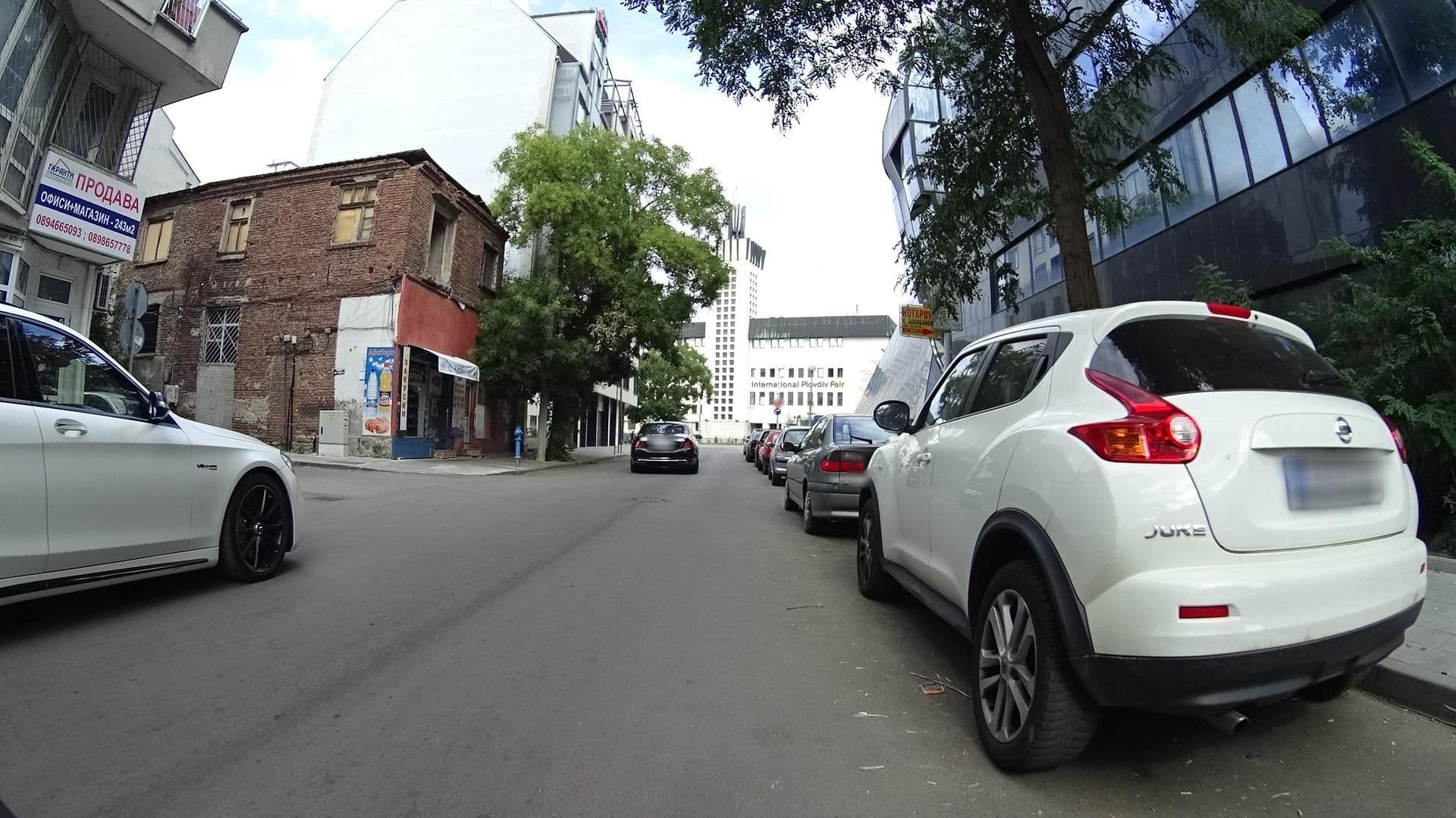 Street view near Hello Plovdiv, Plovdiv — © batvanyu (CC BY-SA · Mapillary)