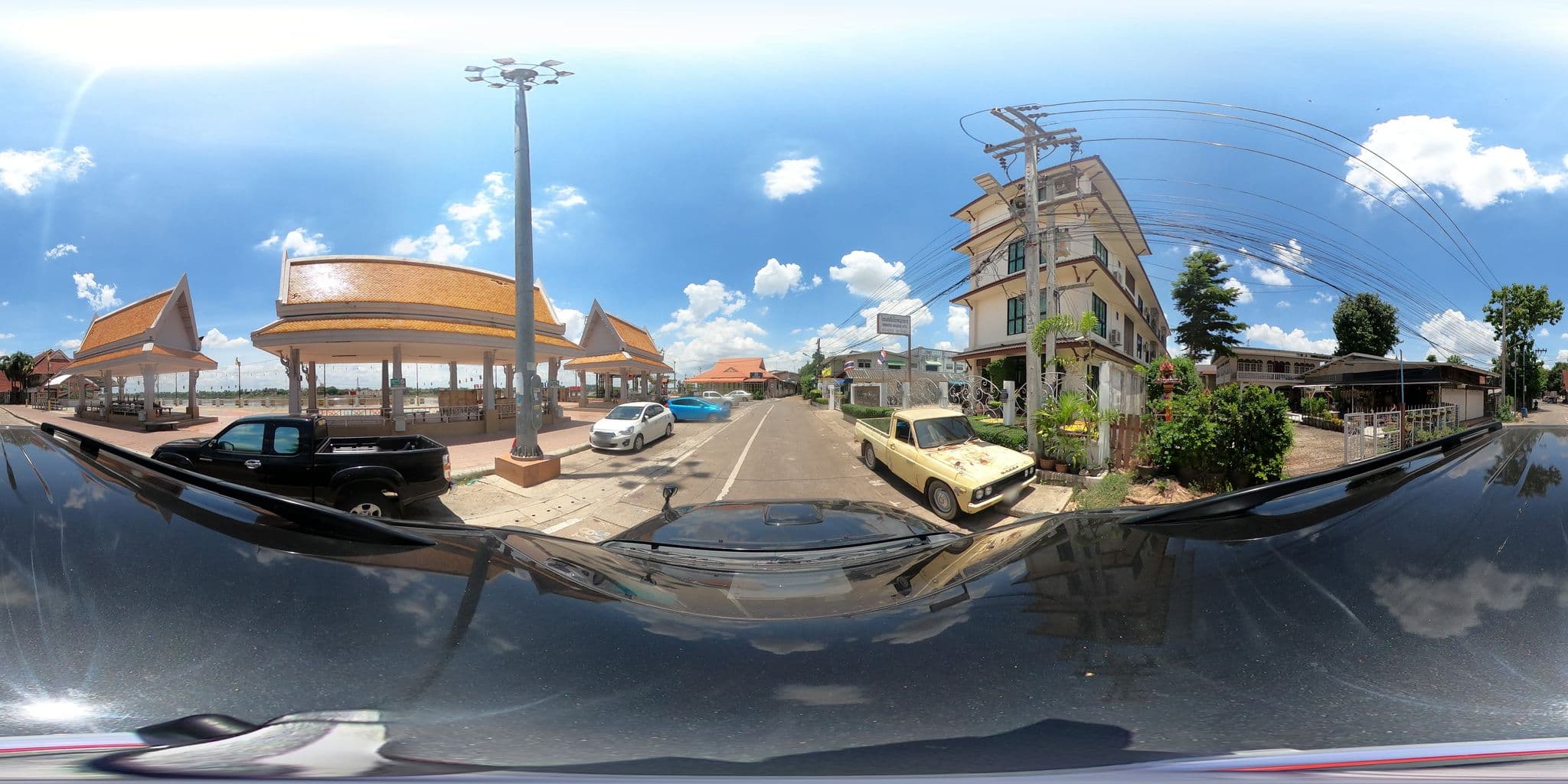 Street view near Rimkong Guesthouse, Nong Khai — © nuttawutbunta (CC BY-SA · Mapillary)
