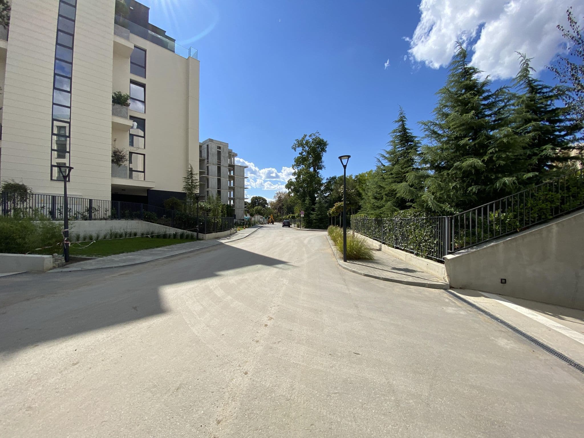 Street view near Azur Deluxe Resort, Zlatni Pyasatsi — © vadi (CC BY-SA · Mapillary)